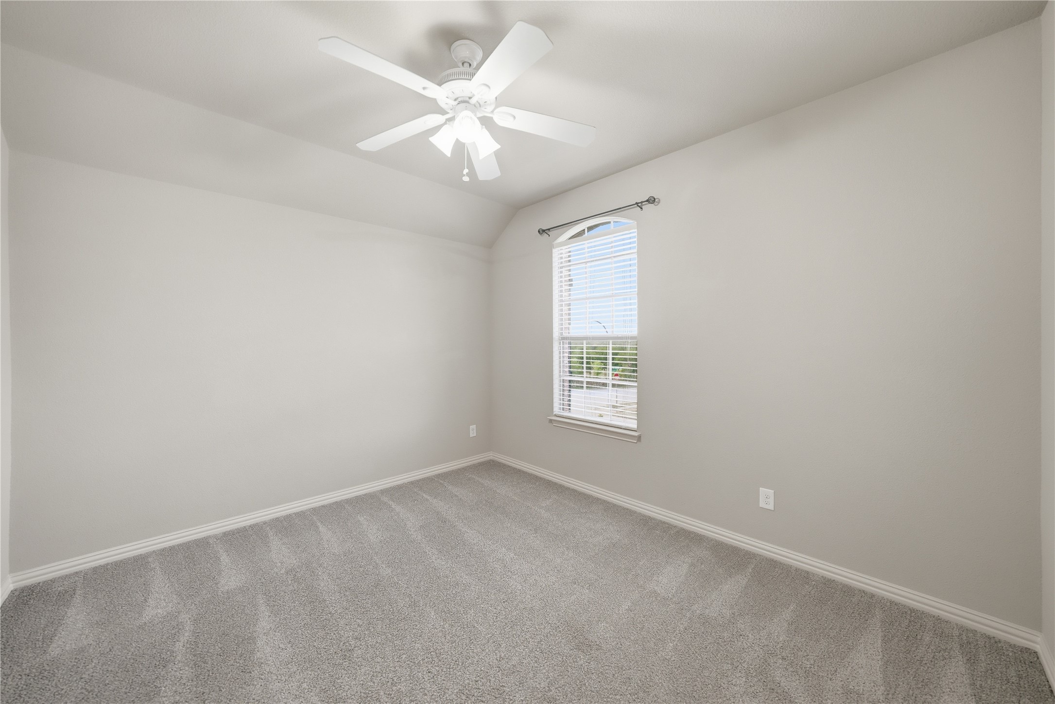 4500 Lakeside Hollow Street
