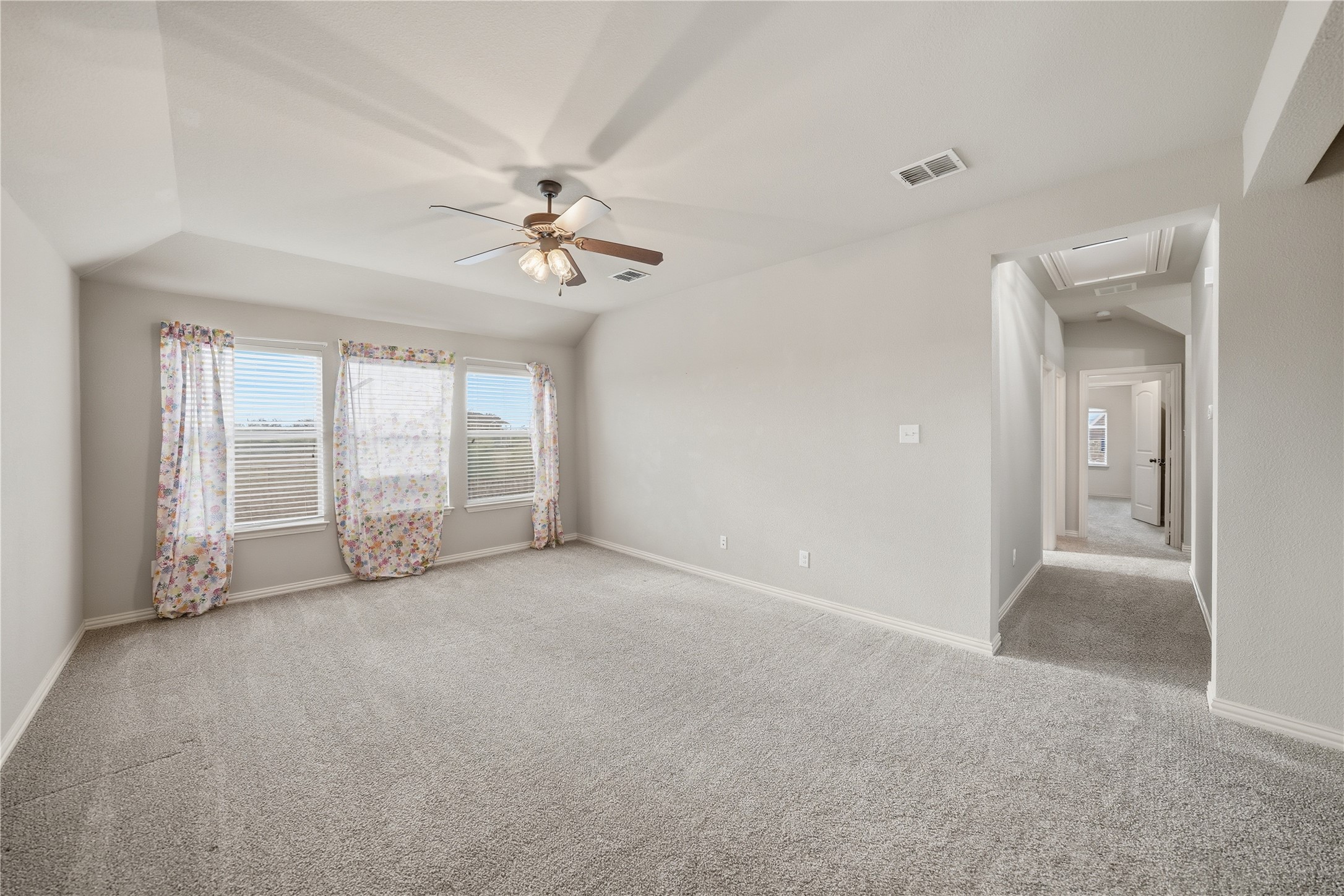 4500 Lakeside Hollow Street
