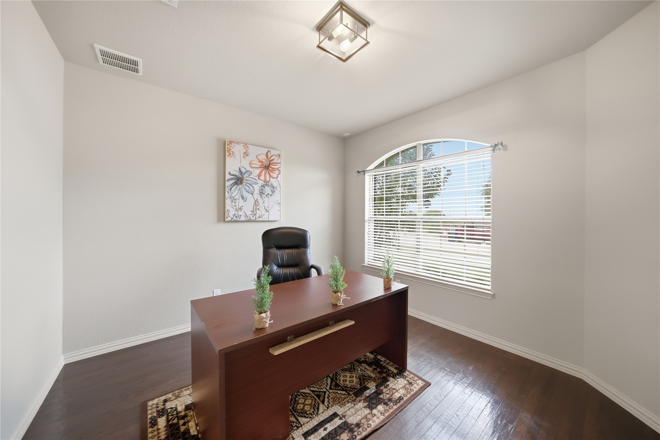 4500 Lakeside Hollow Street