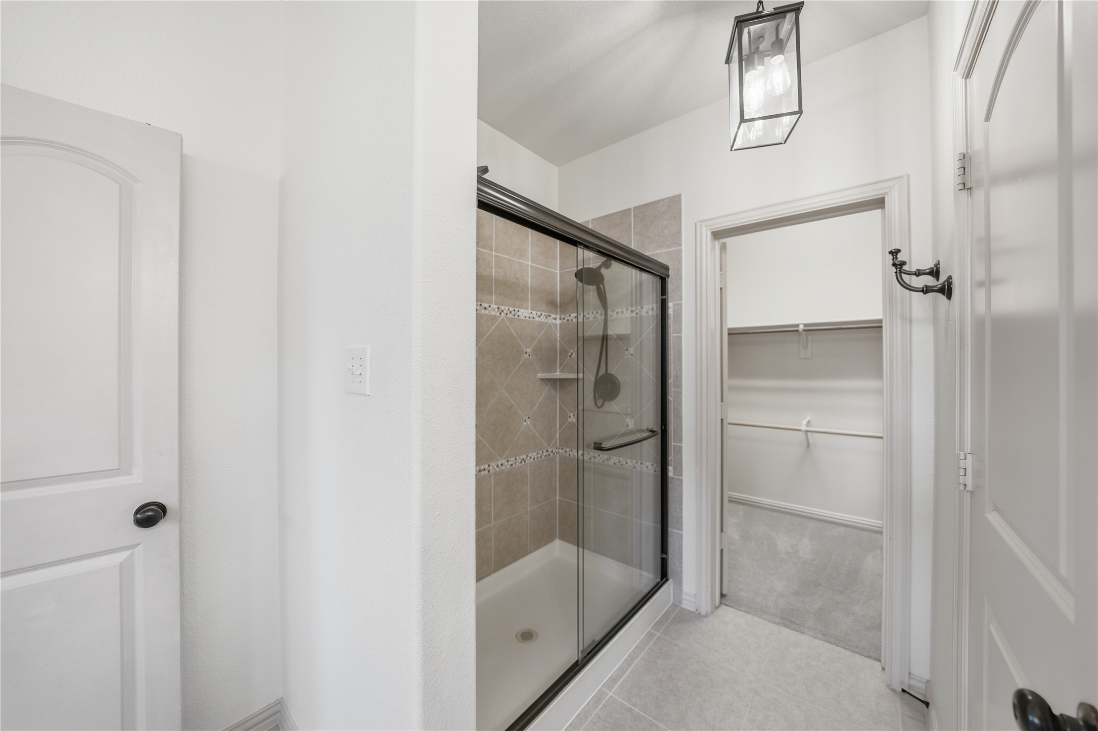 4500 Lakeside Hollow Street