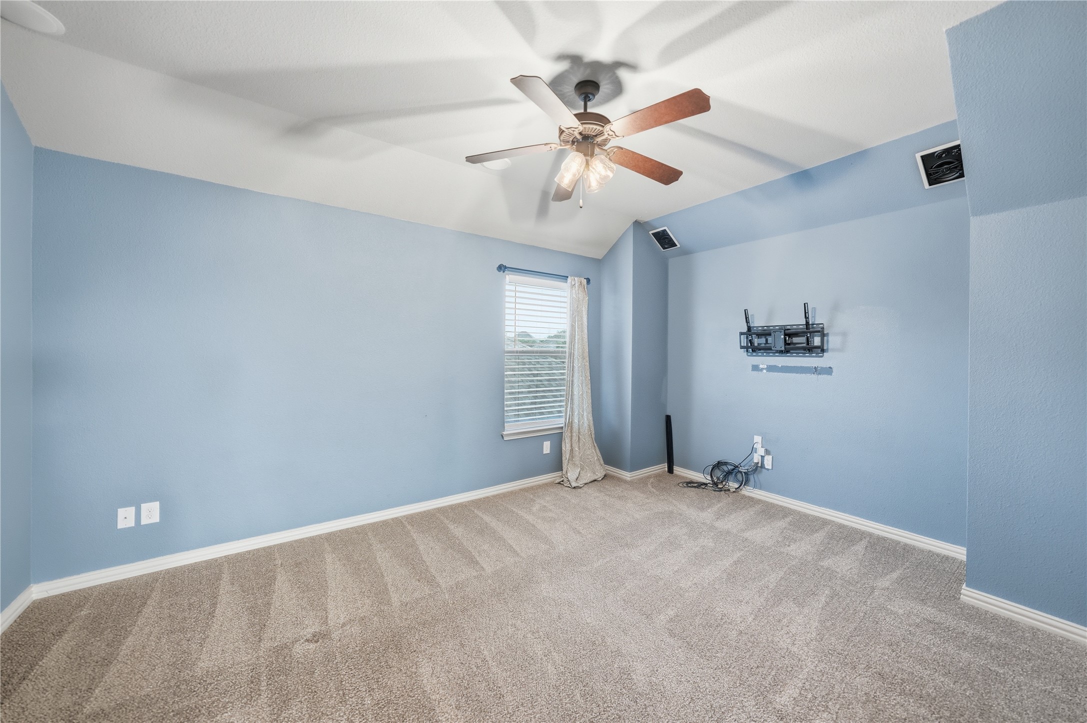 4500 Lakeside Hollow Street