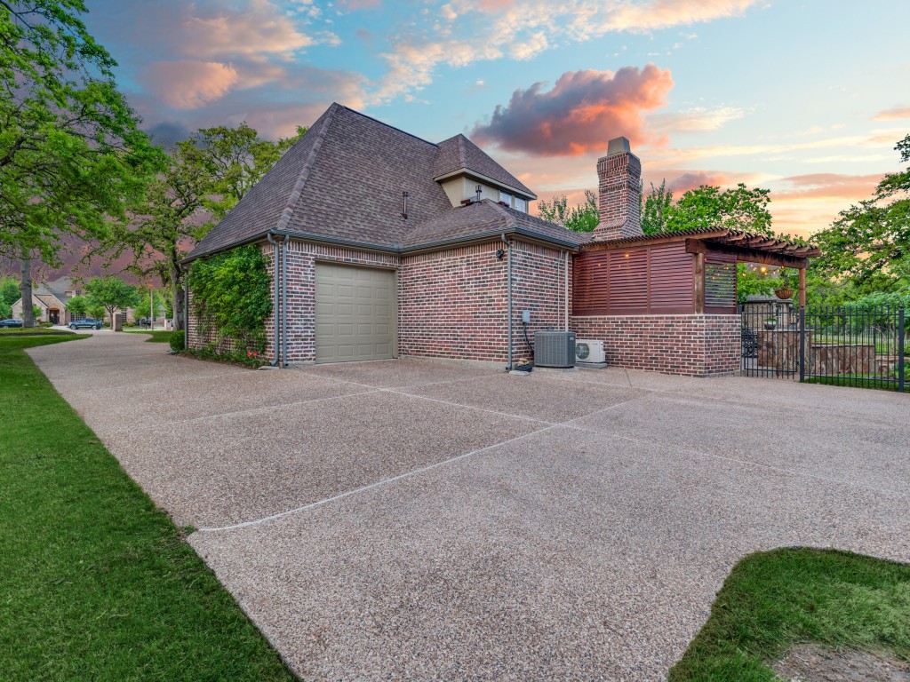 701 Regency Court