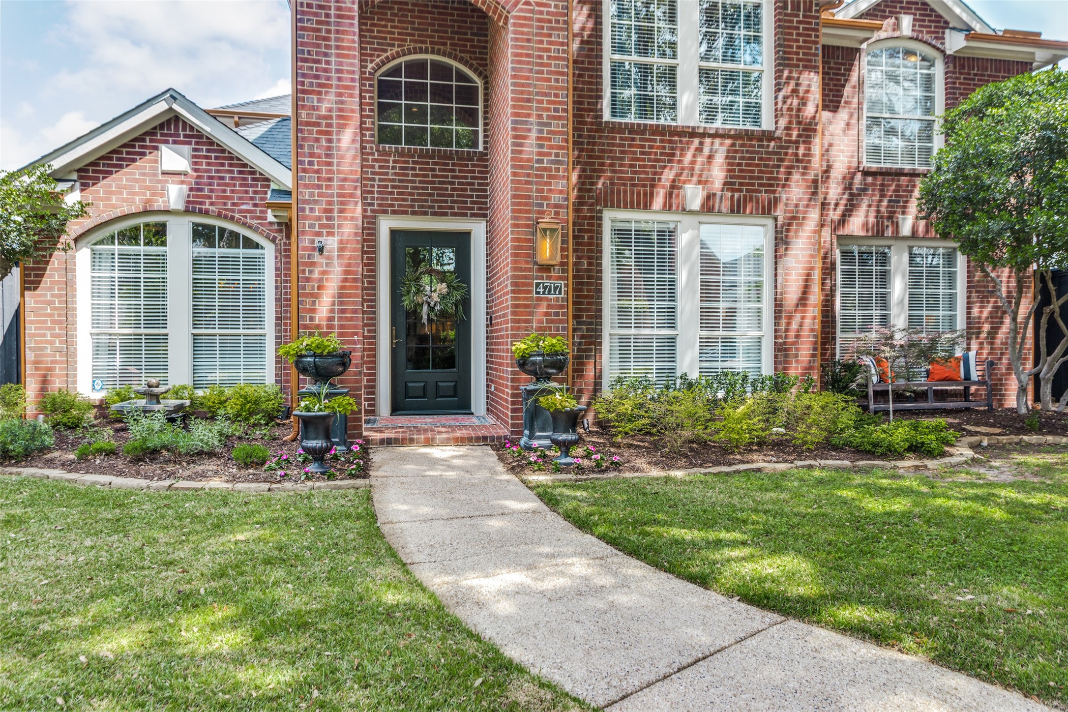 4717 De Grey Lane