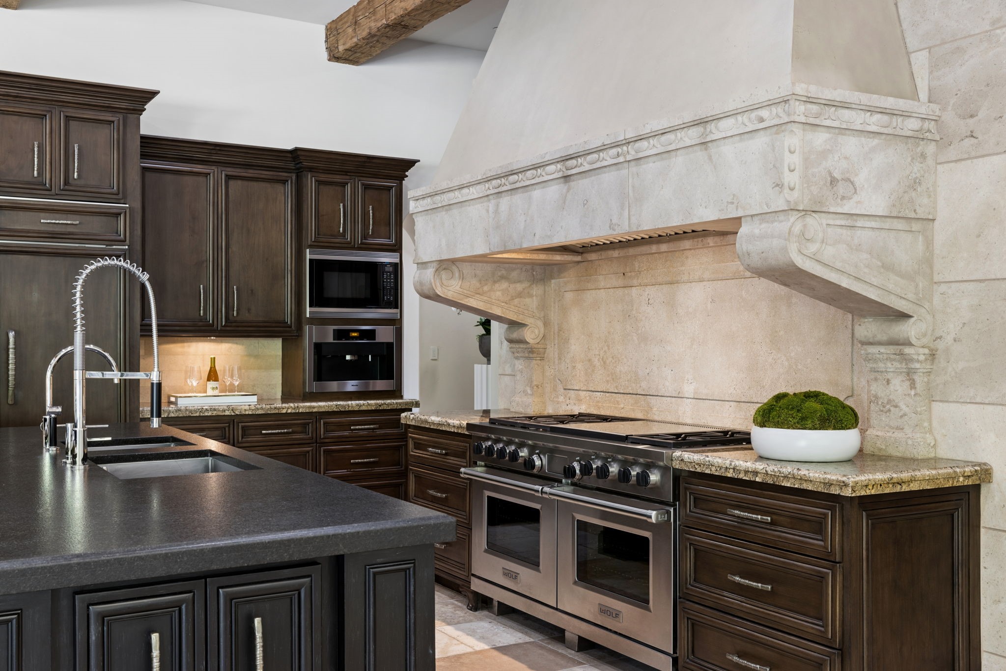 690 S Peytonville Avenue