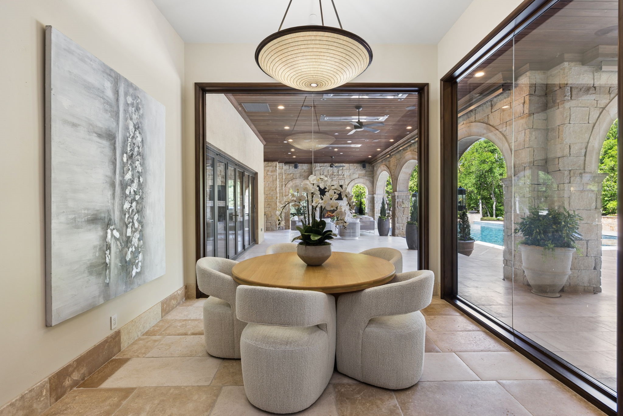 690 S Peytonville Avenue