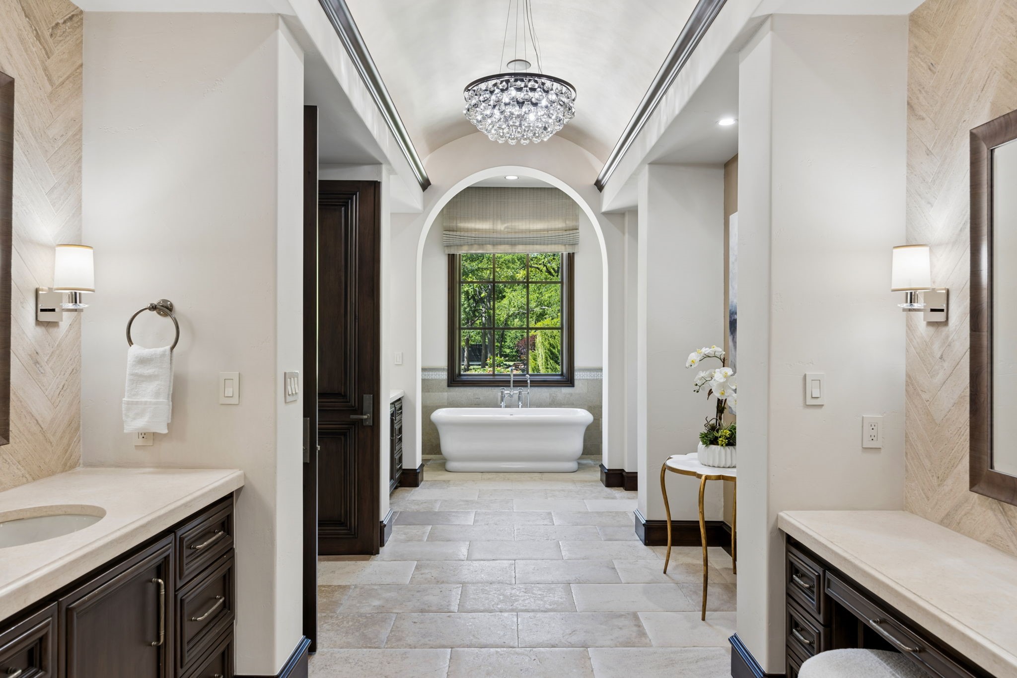 690 S Peytonville Avenue