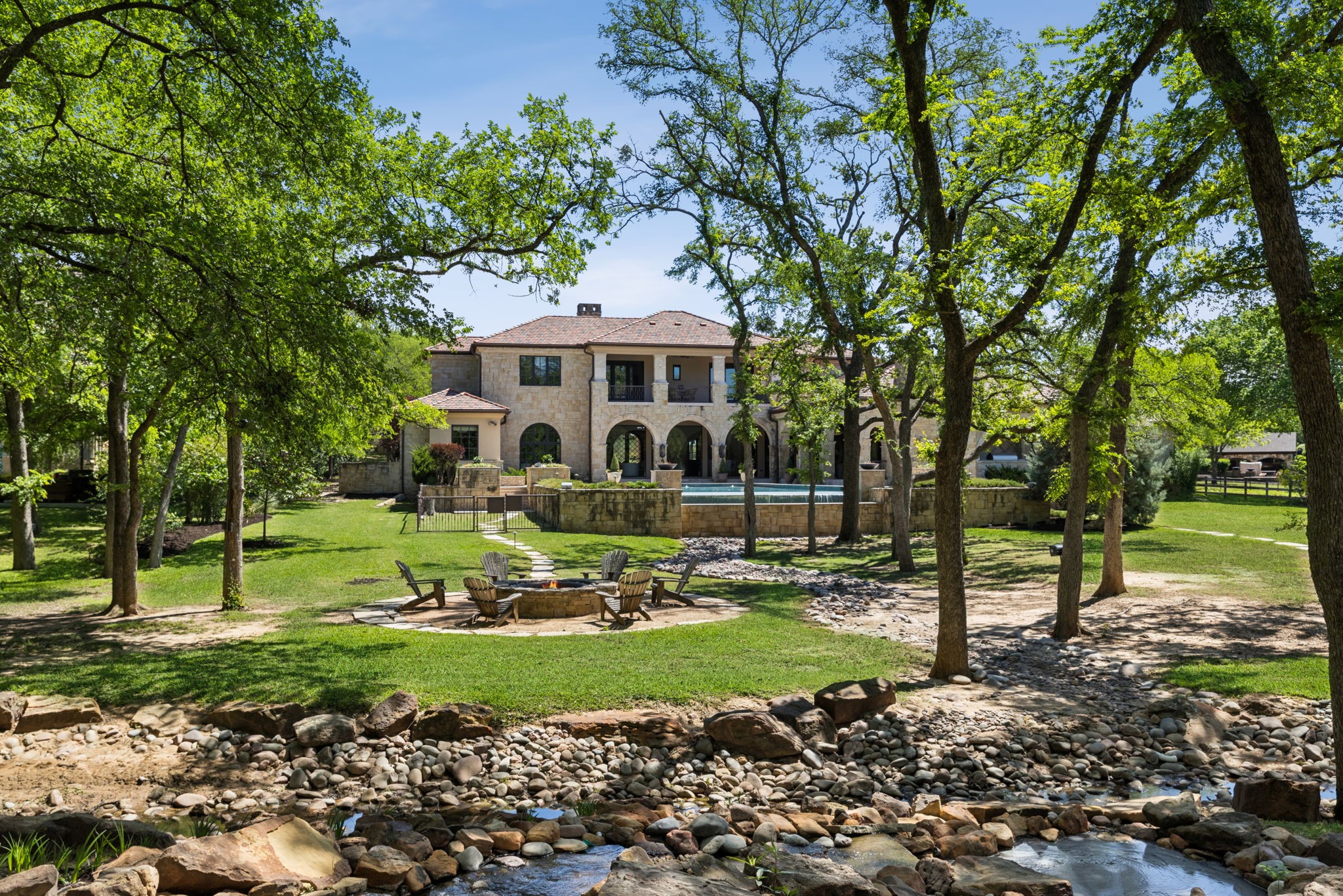 690 S Peytonville Avenue