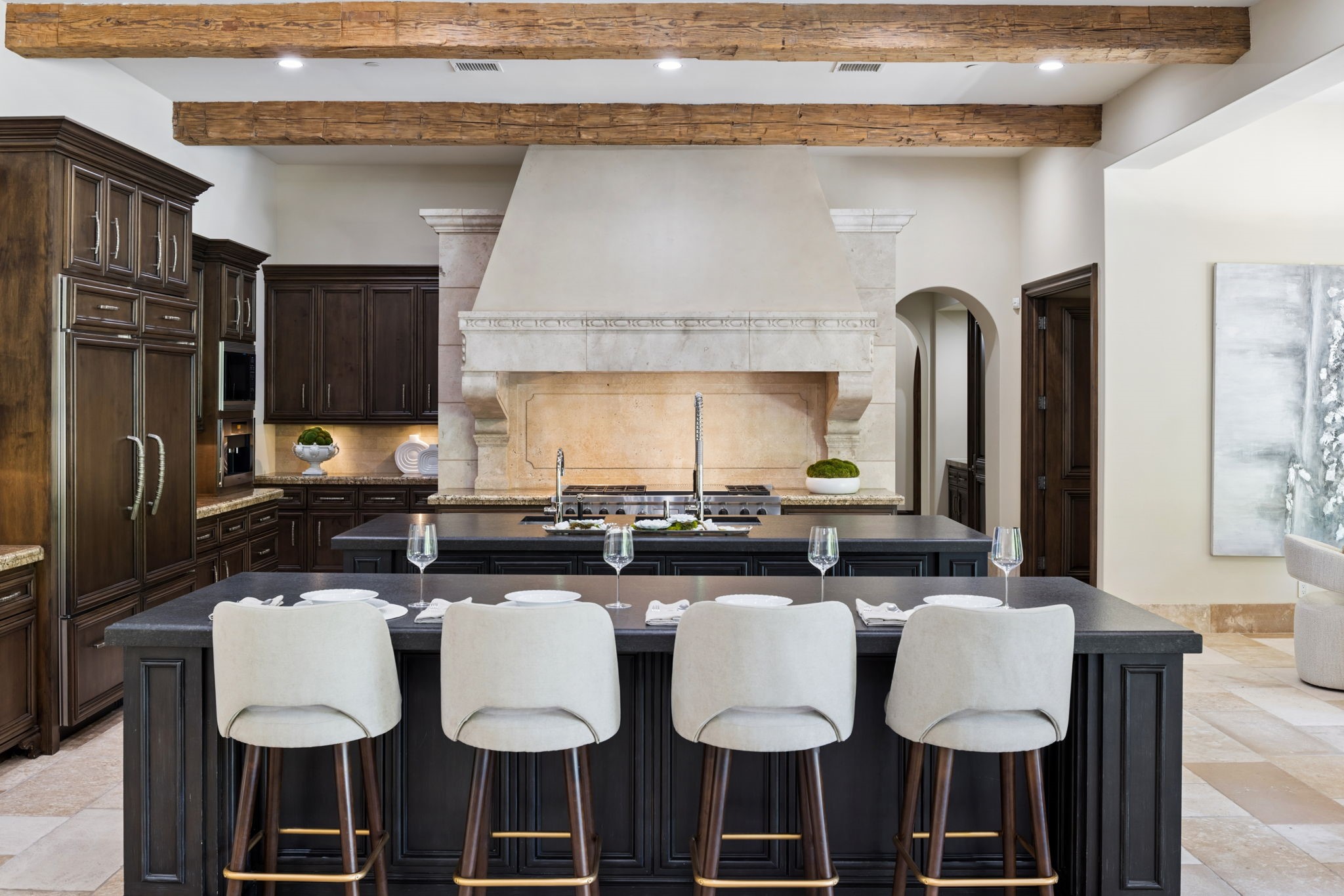 690 S Peytonville Avenue