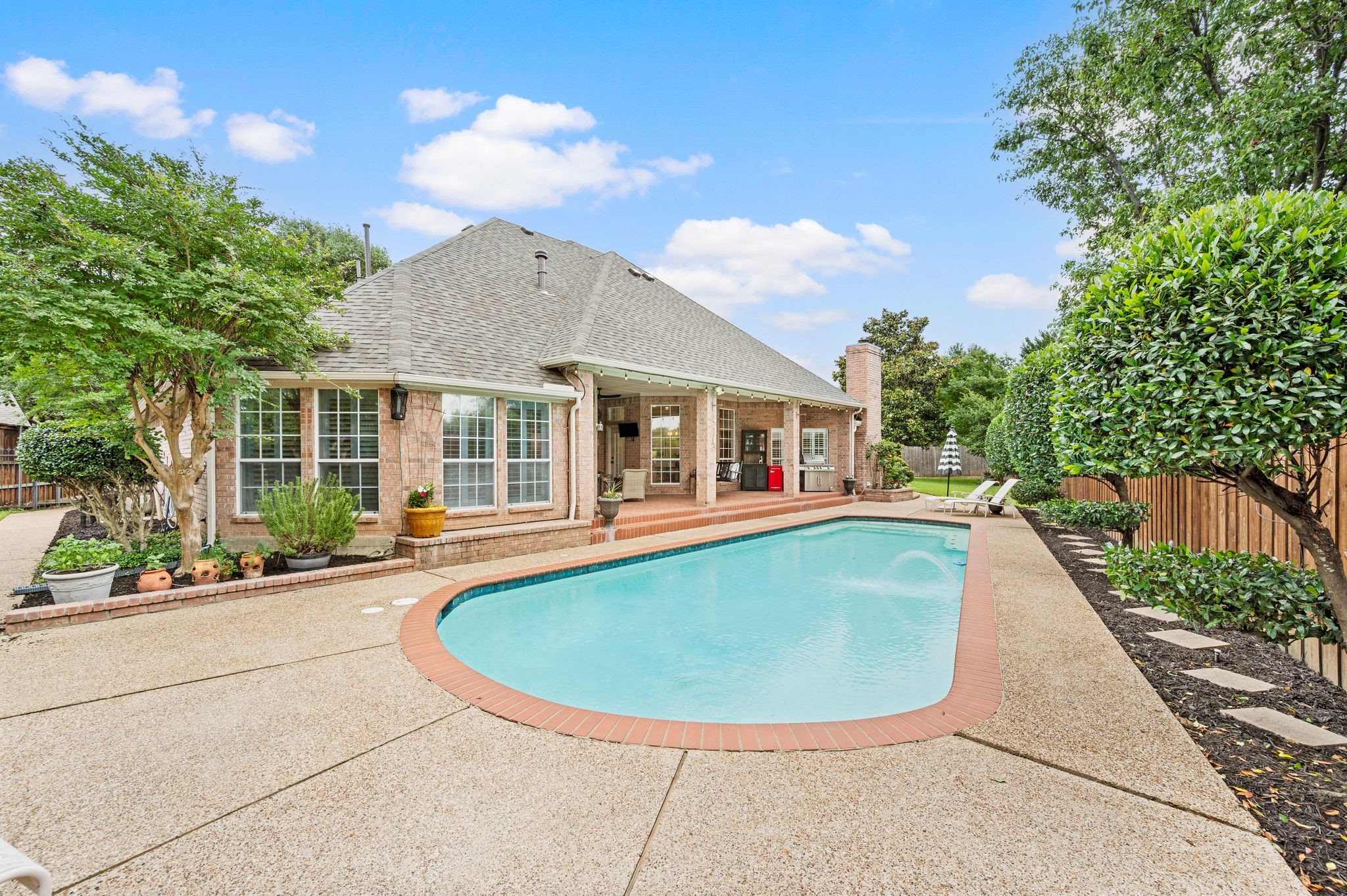 8800 Thornway Drive