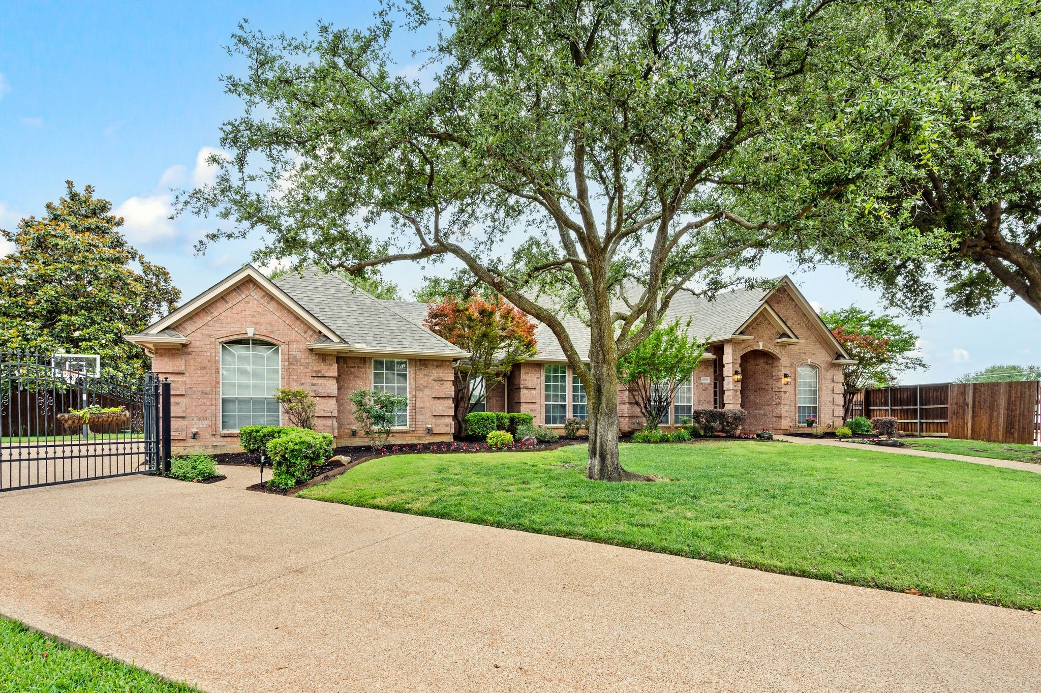 8800 Thornway Drive