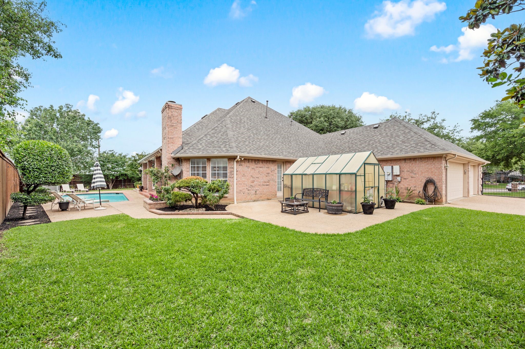 8800 Thornway Drive