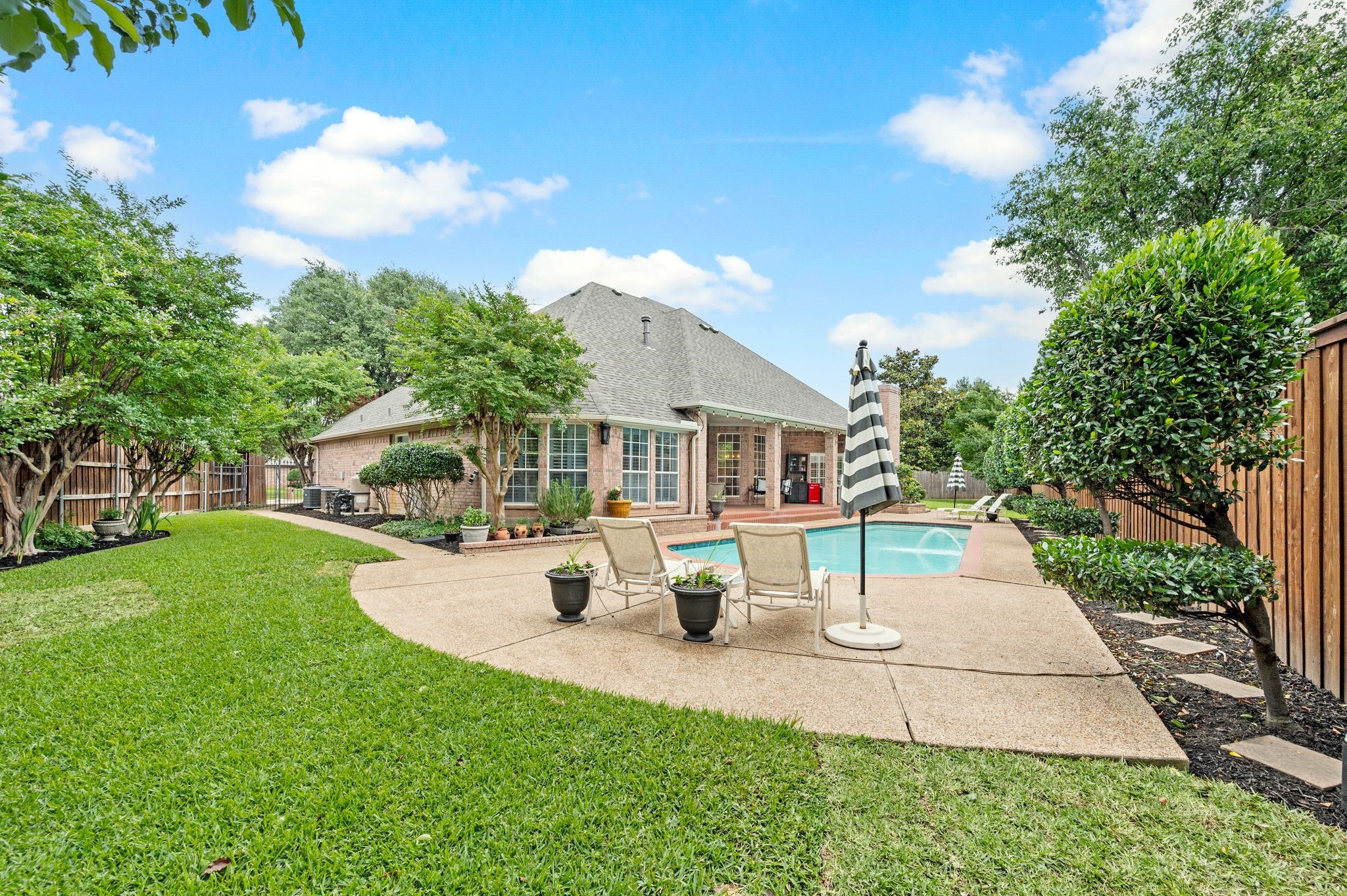 8800 Thornway Drive
