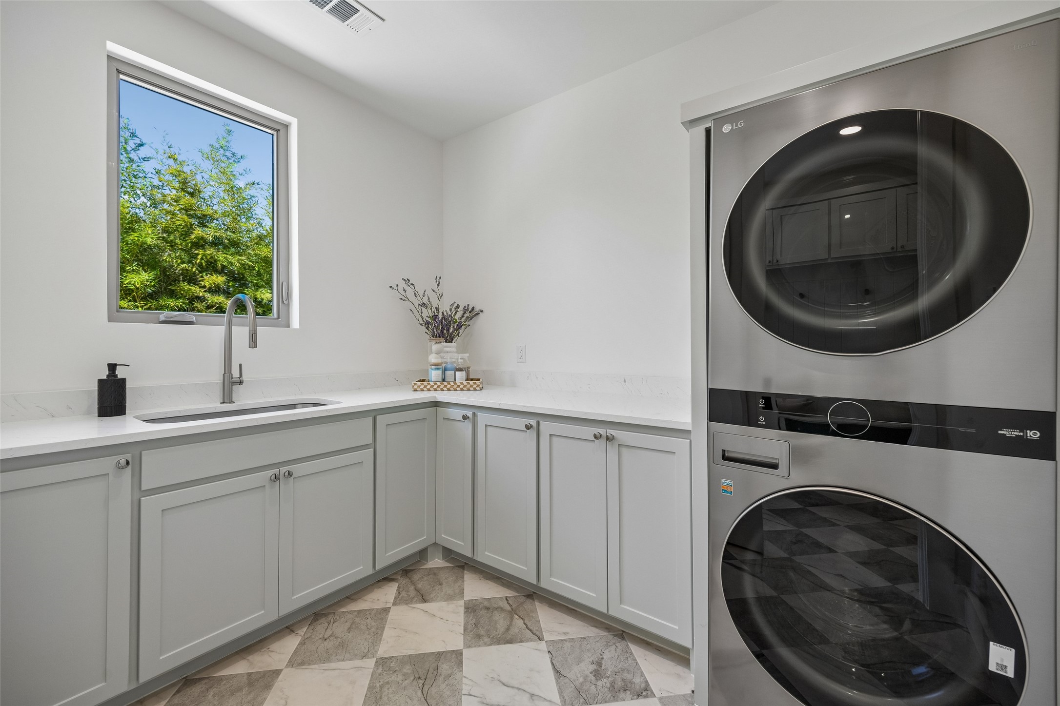 11131 Hillcrest Road