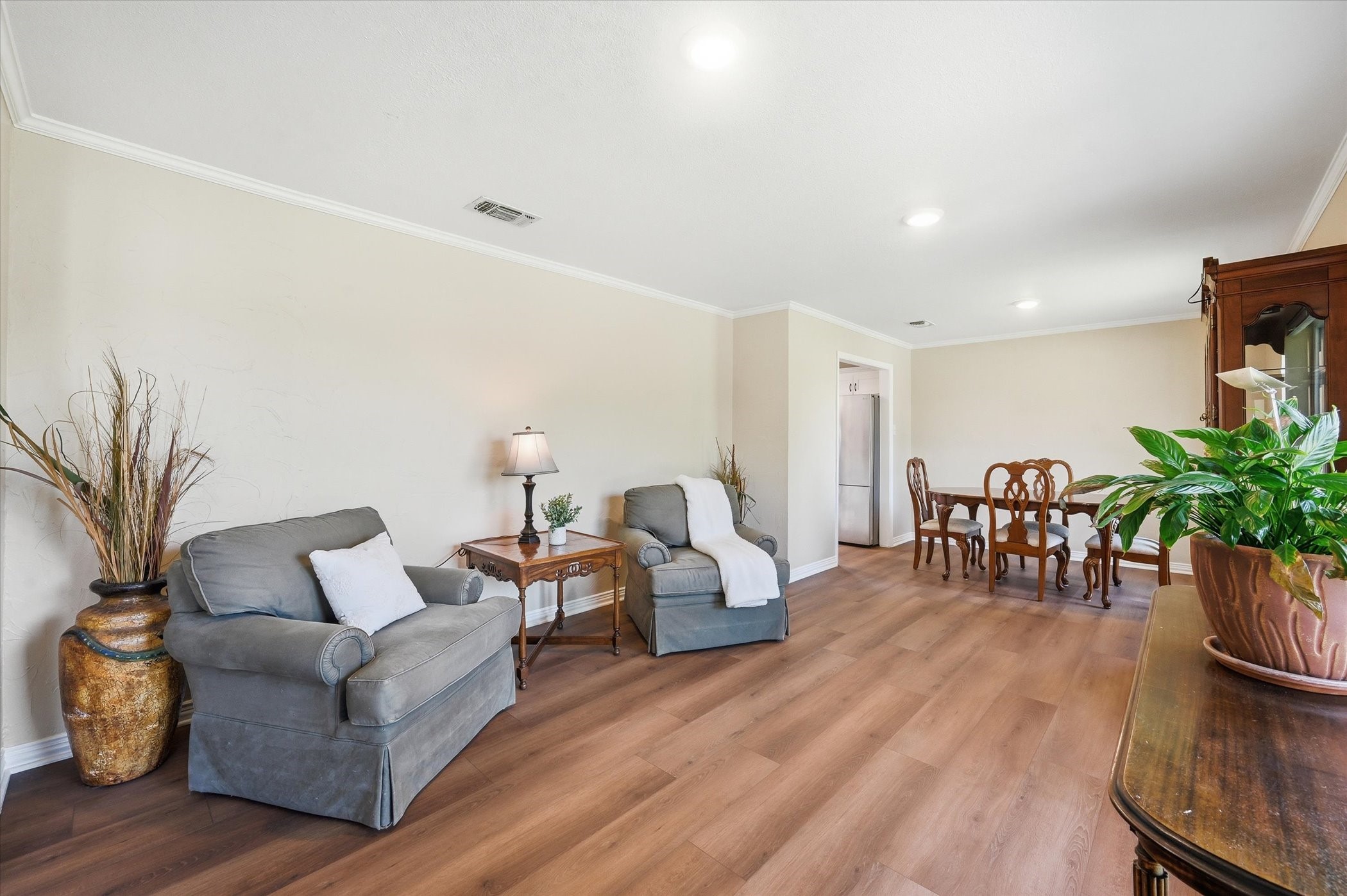 628 Robindale Court