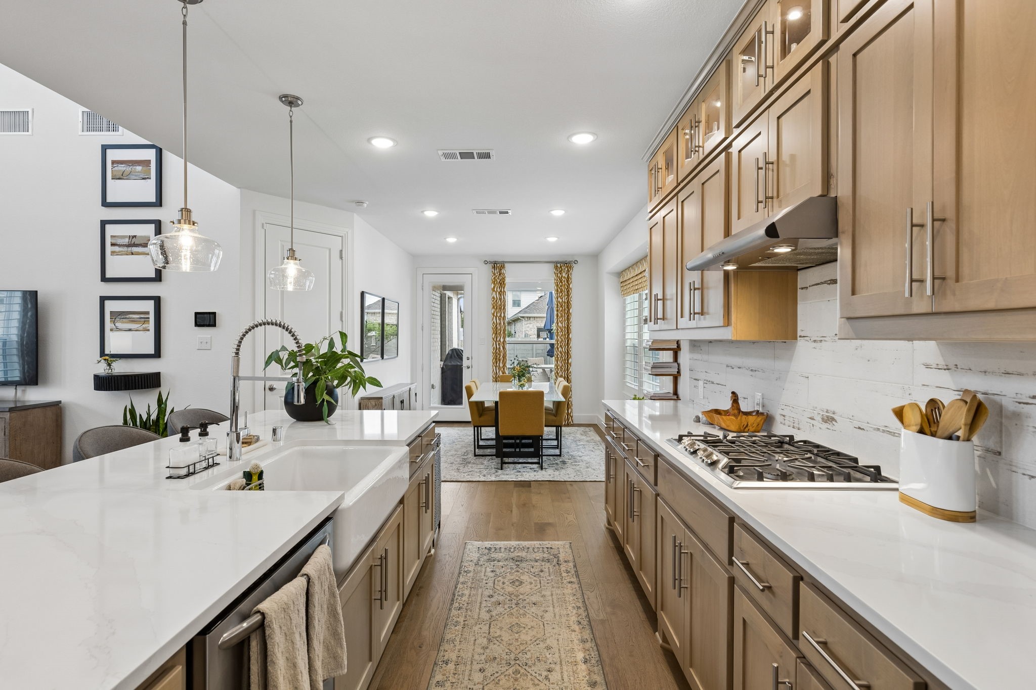 704 Streetside Lane