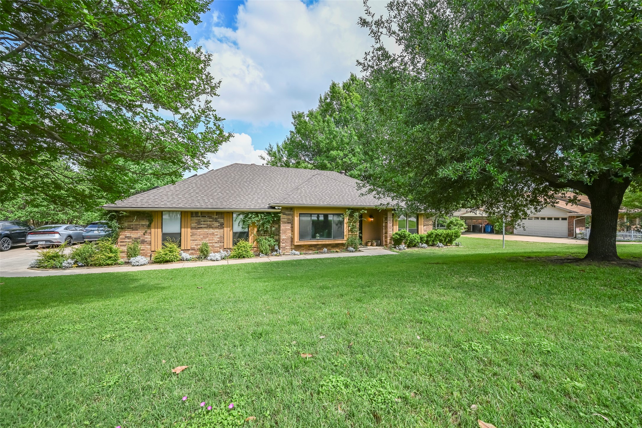 912 N Dove Road