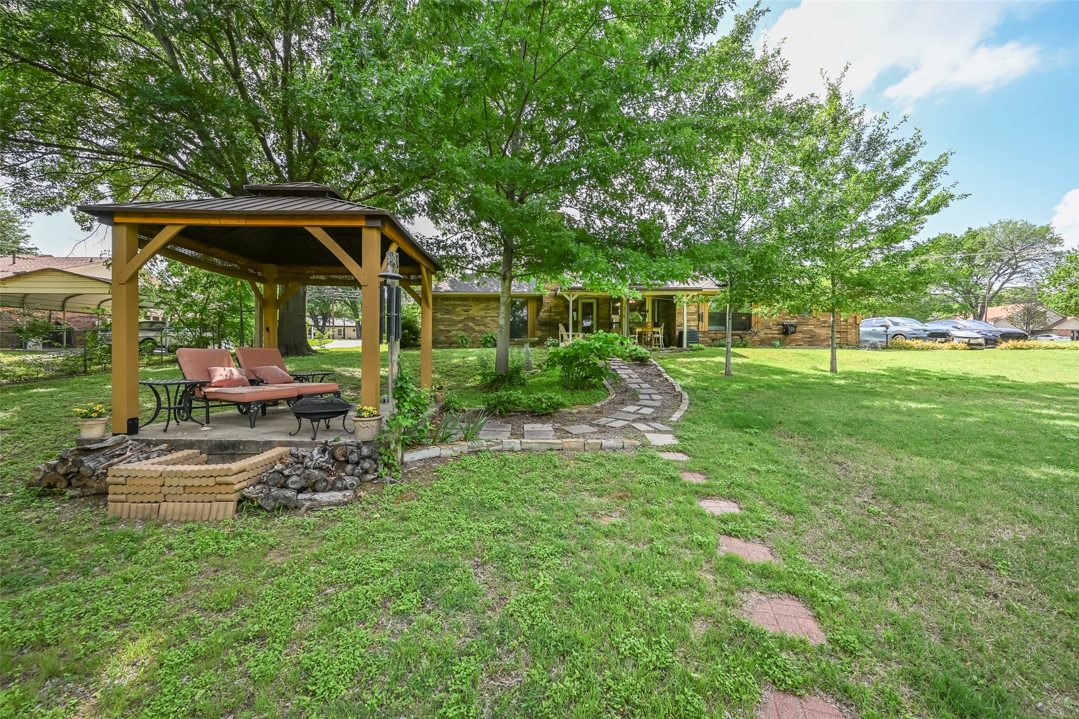 912 N Dove Road
