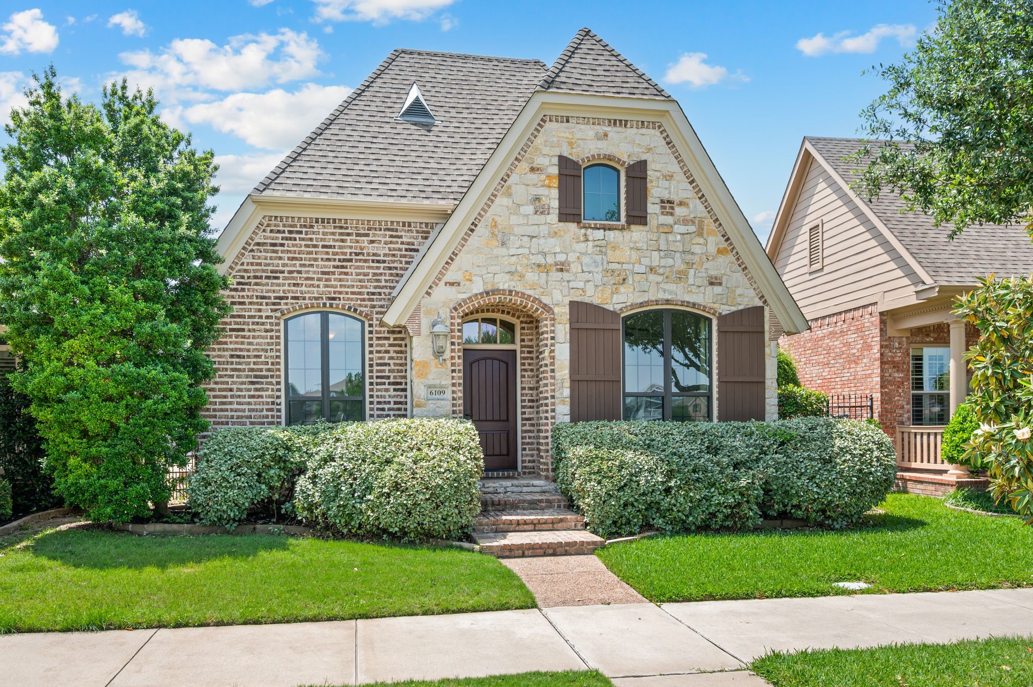 6109 Lake Way