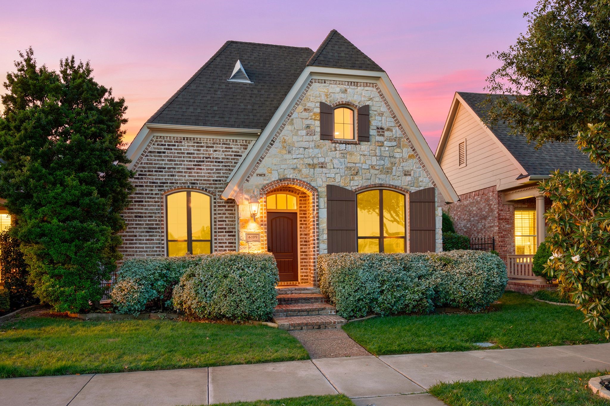 6109 Lake Way