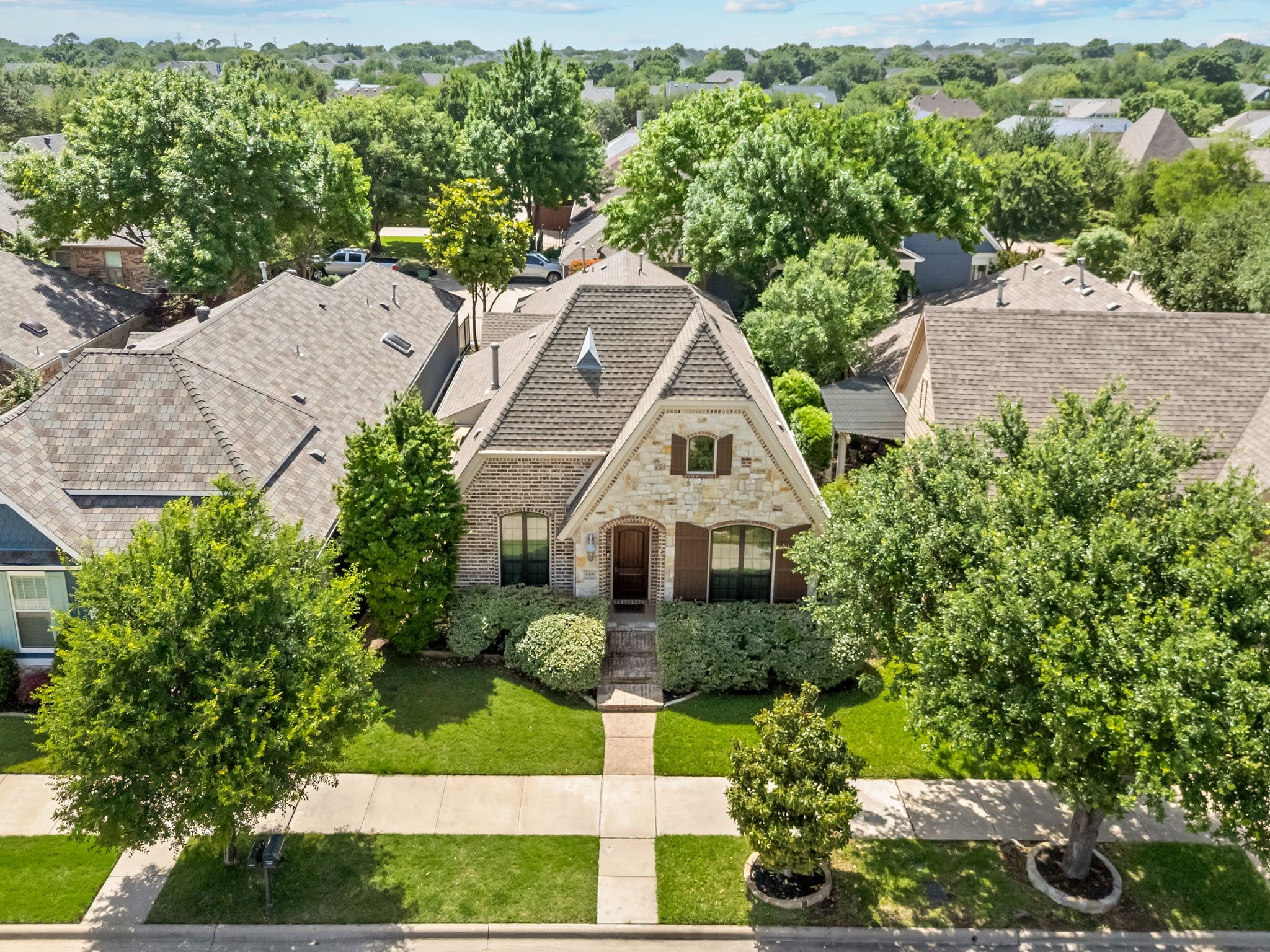 6109 Lake Way