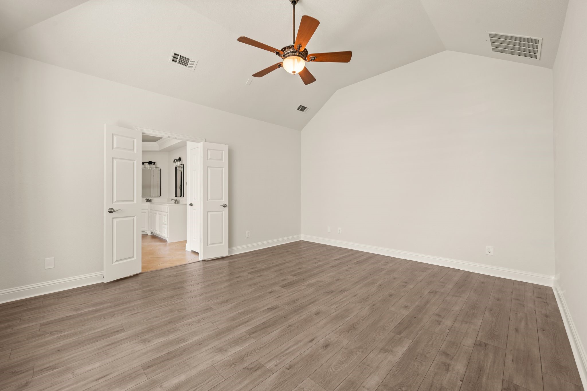 6109 Lake Way