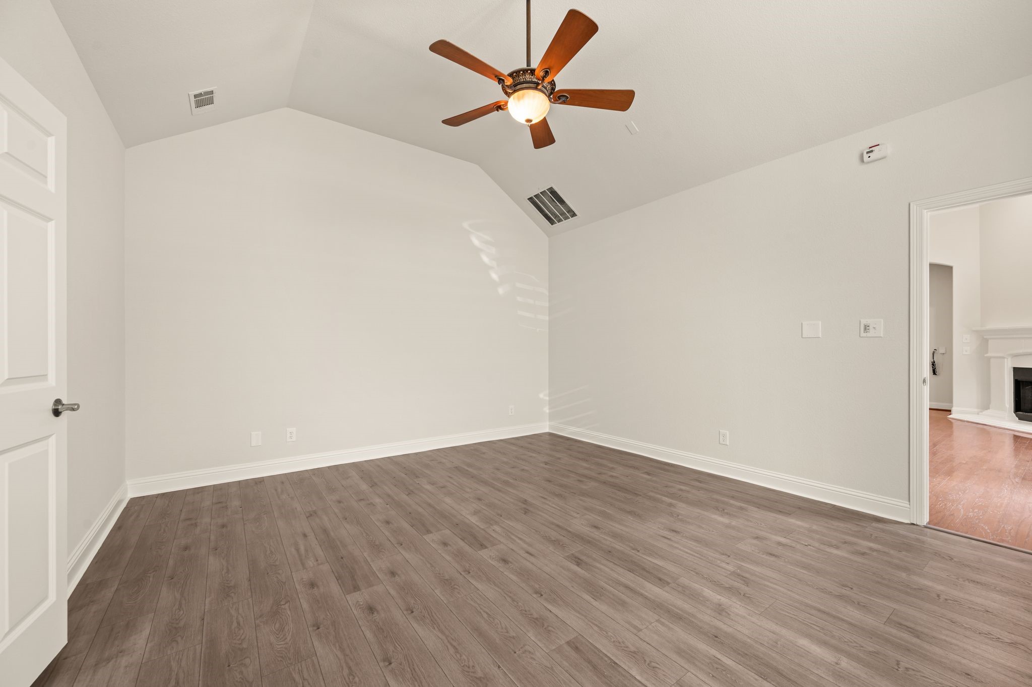 6109 Lake Way