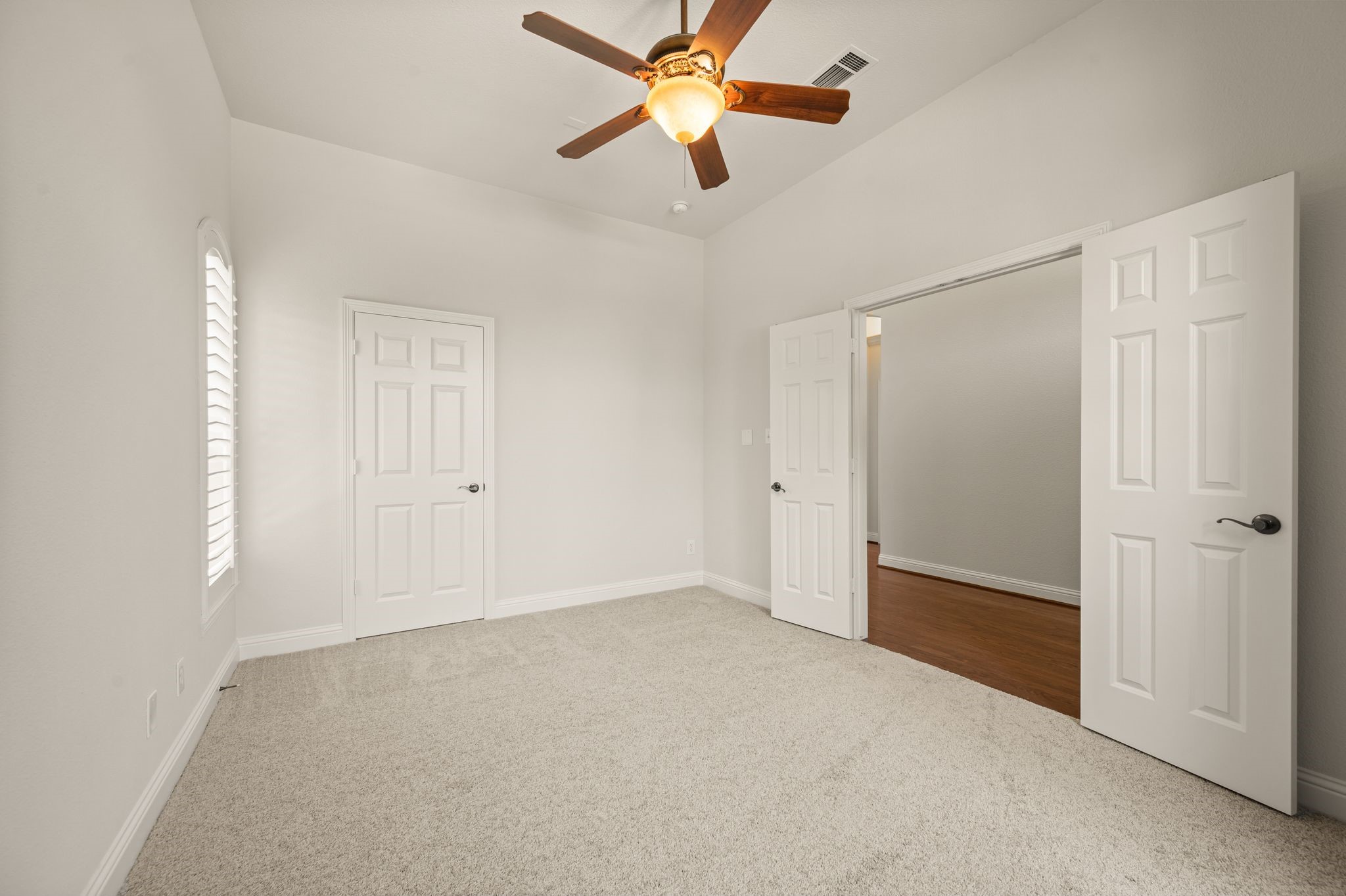 6109 Lake Way