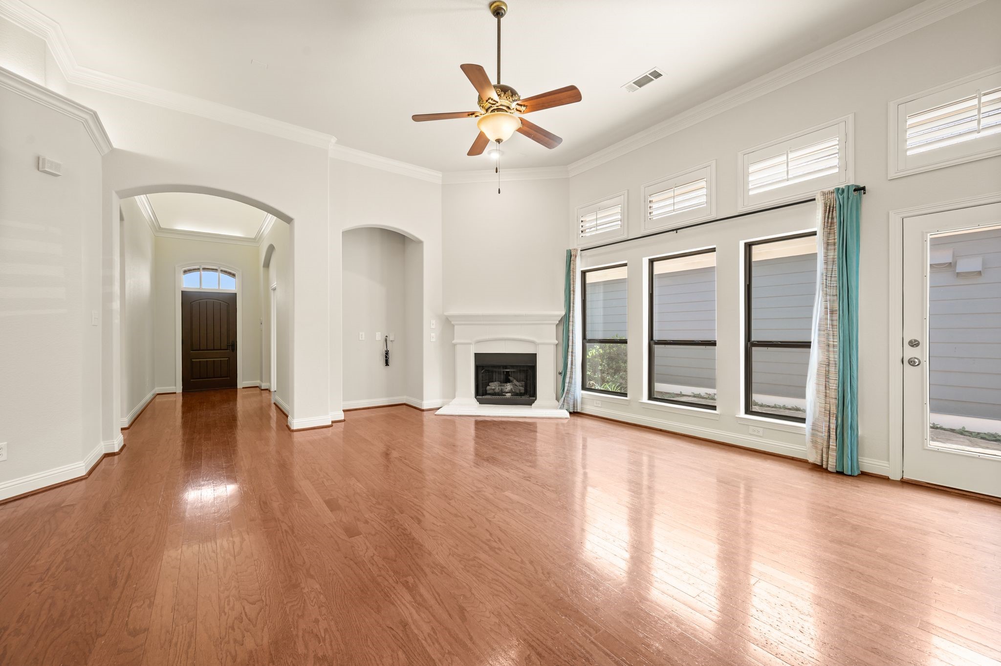6109 Lake Way