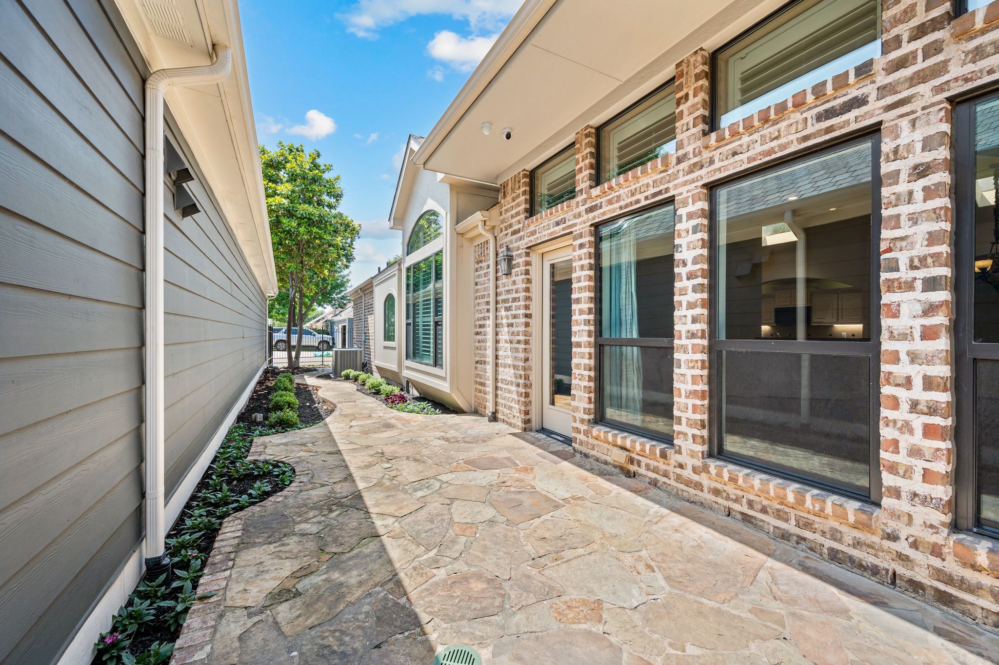 6109 Lake Way