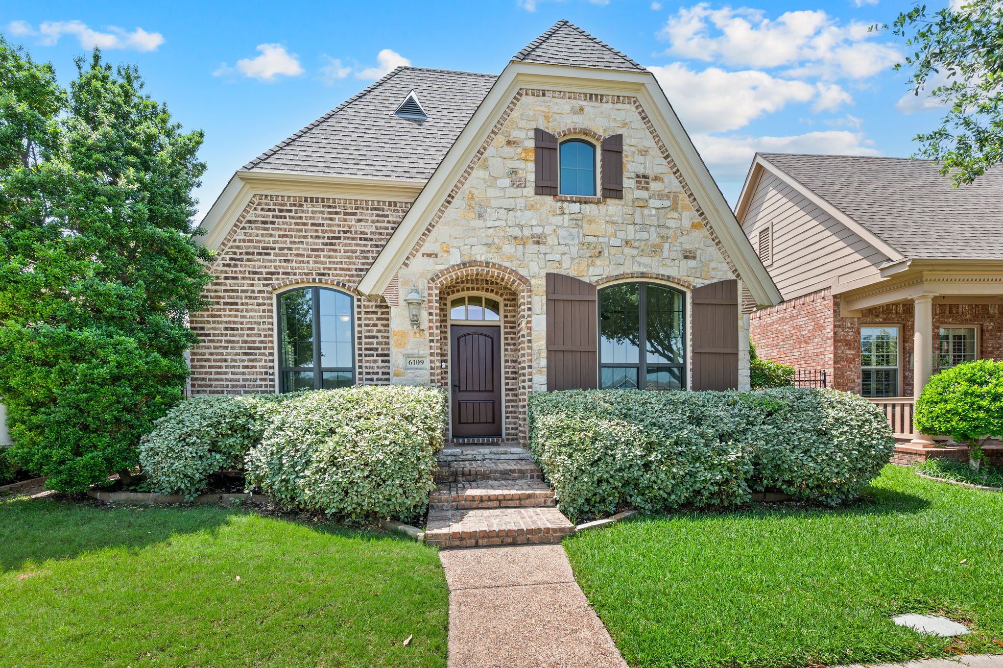 6109 Lake Way