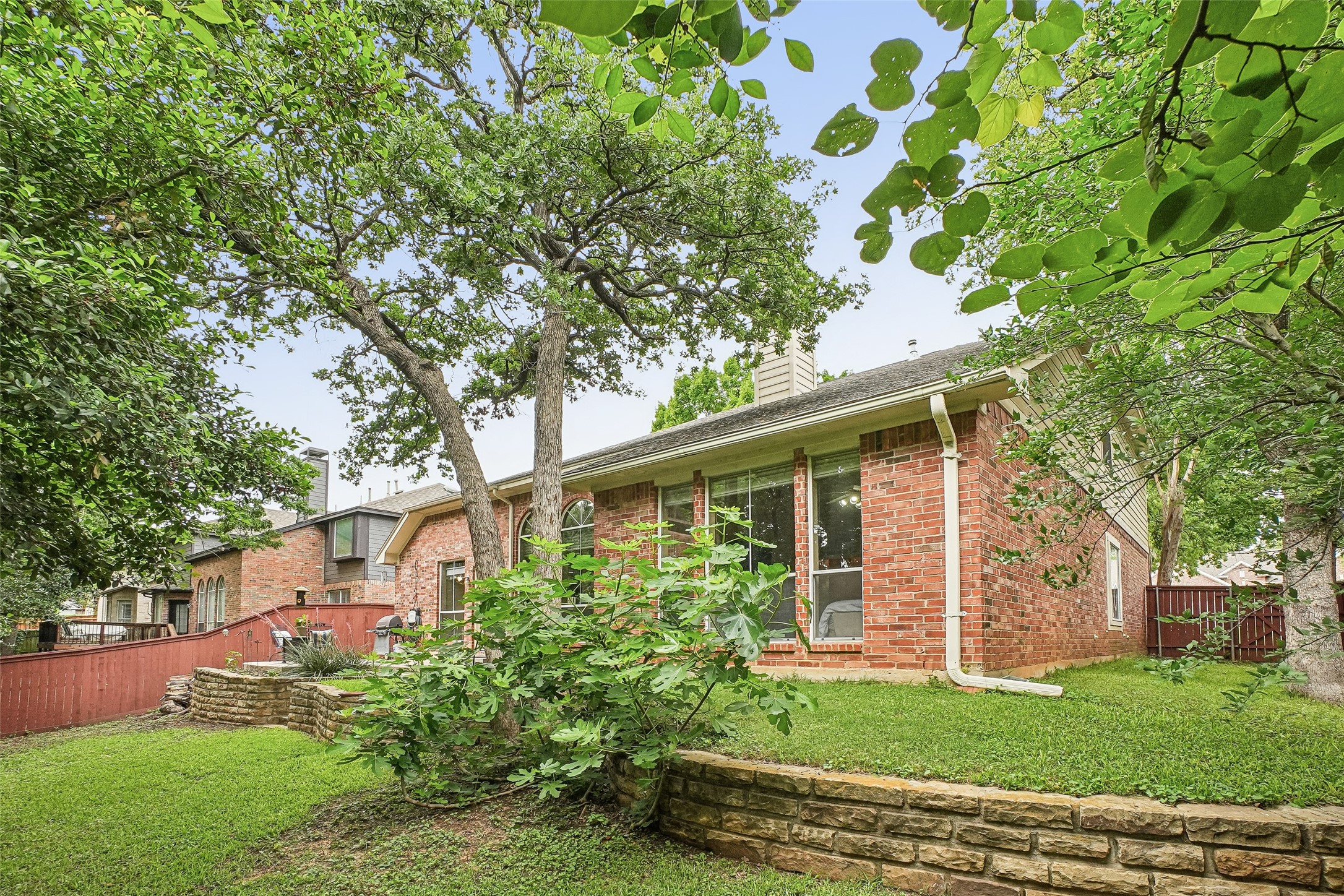 2809 Stonehurst Drive