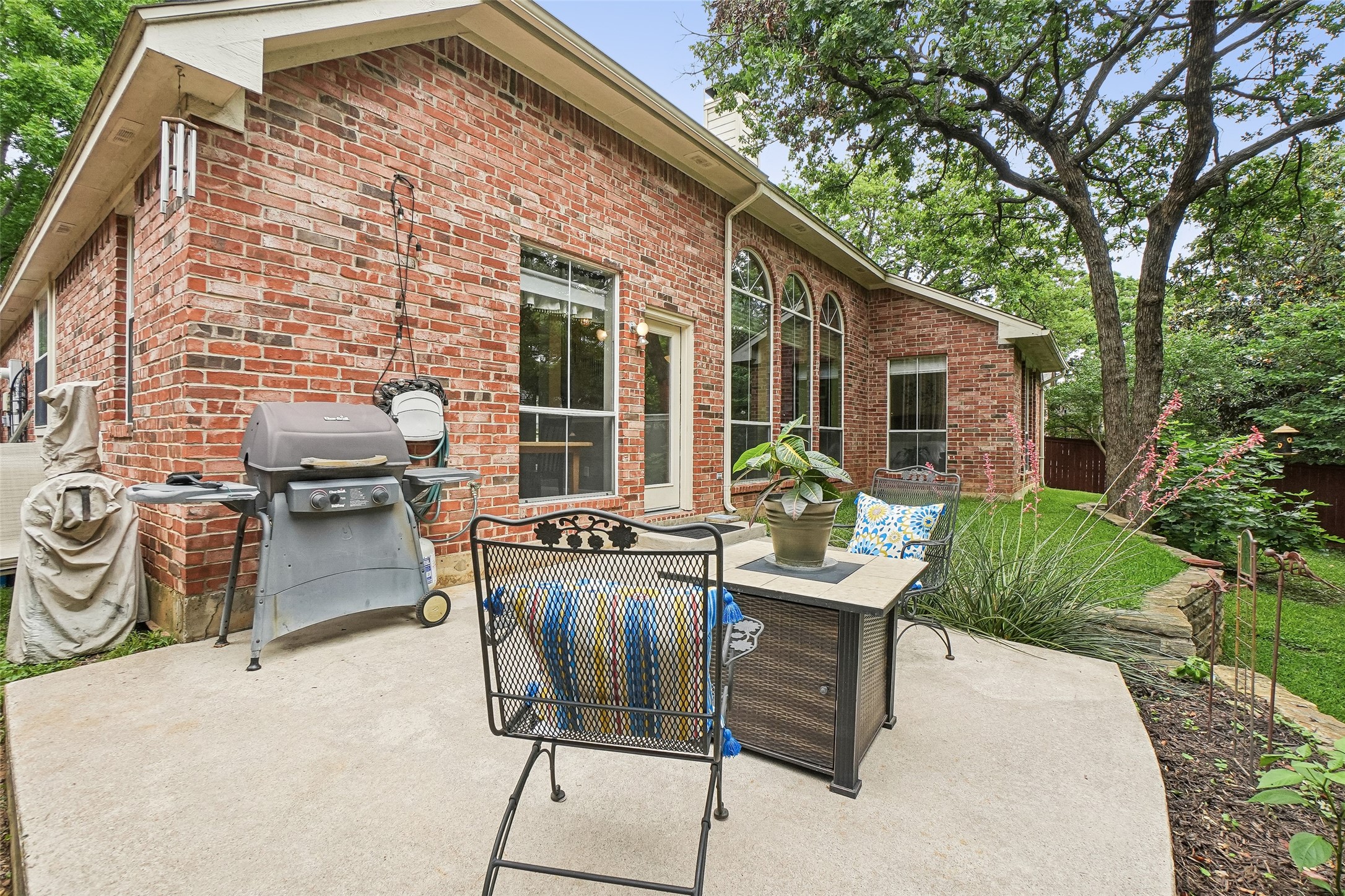 2809 Stonehurst Drive