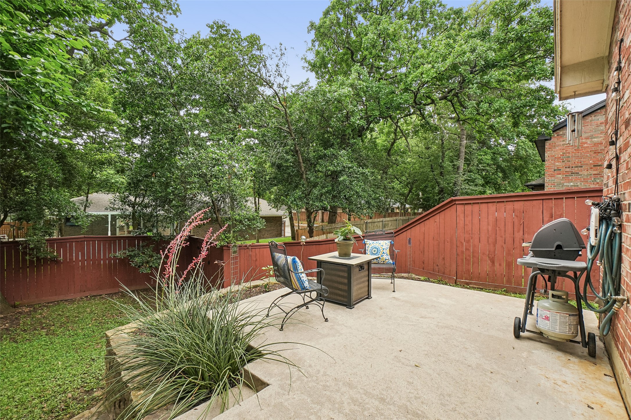 2809 Stonehurst Drive