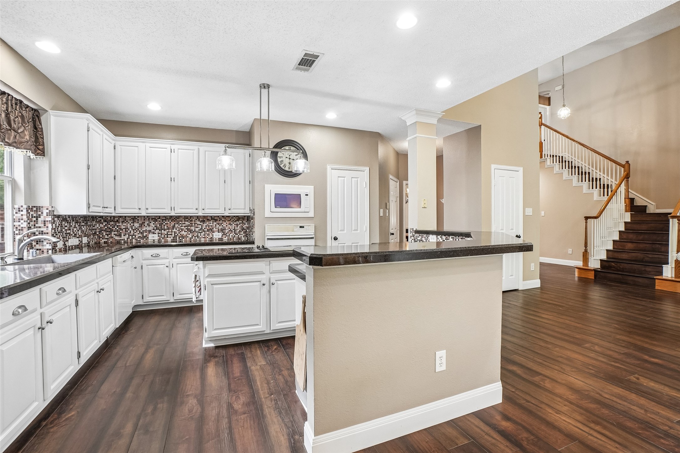 2809 Stonehurst Drive