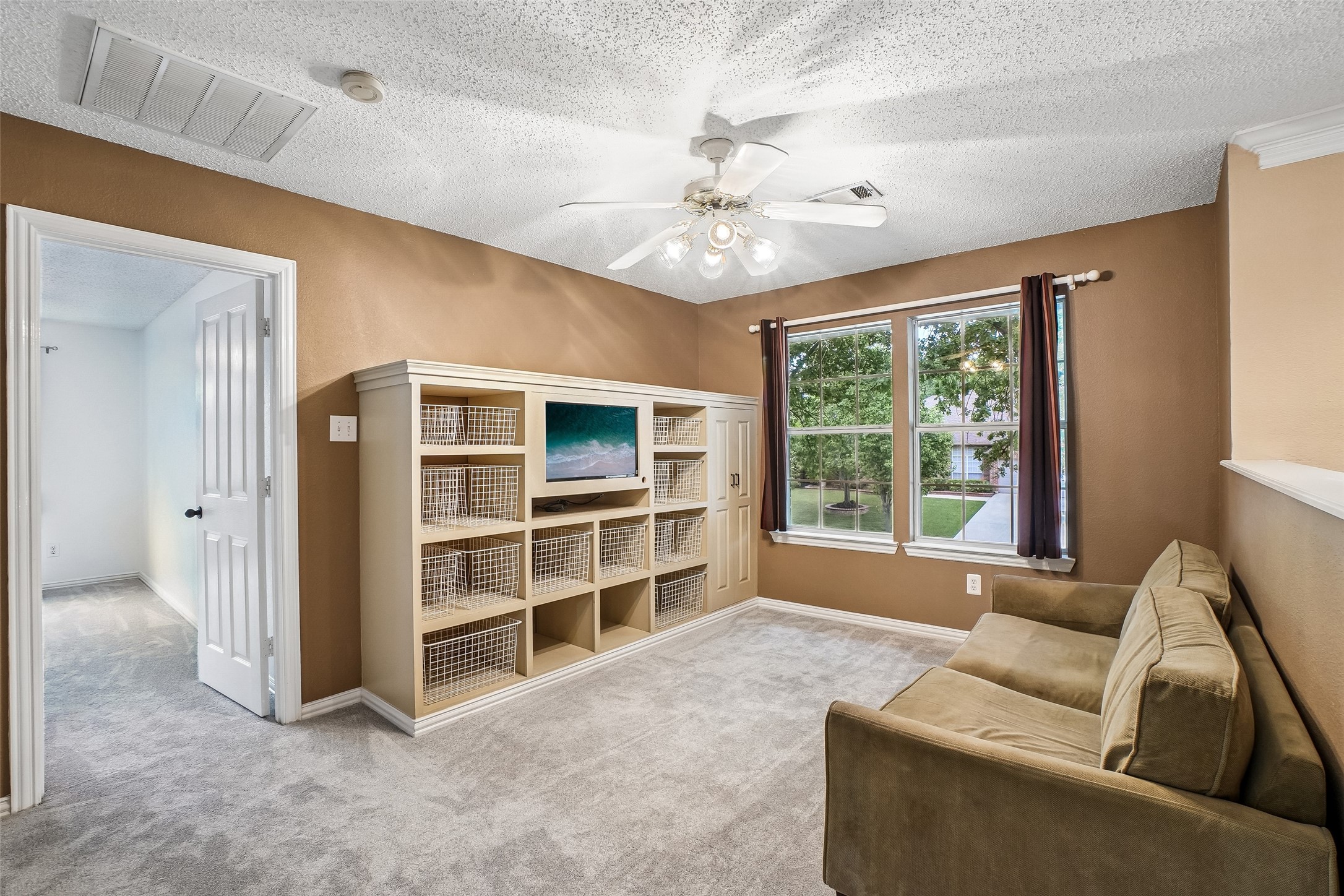 2809 Stonehurst Drive