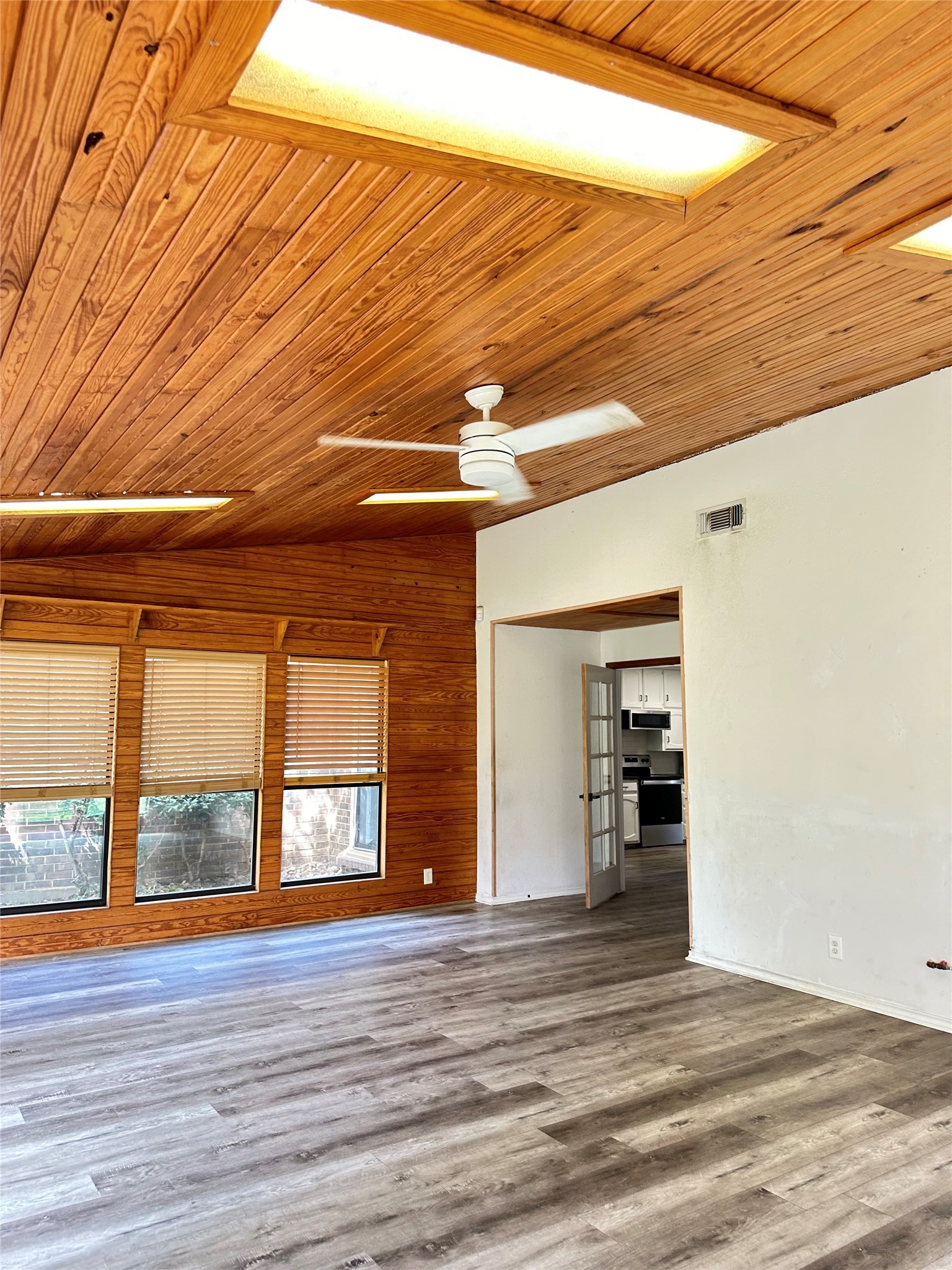228 S Pearson Lane