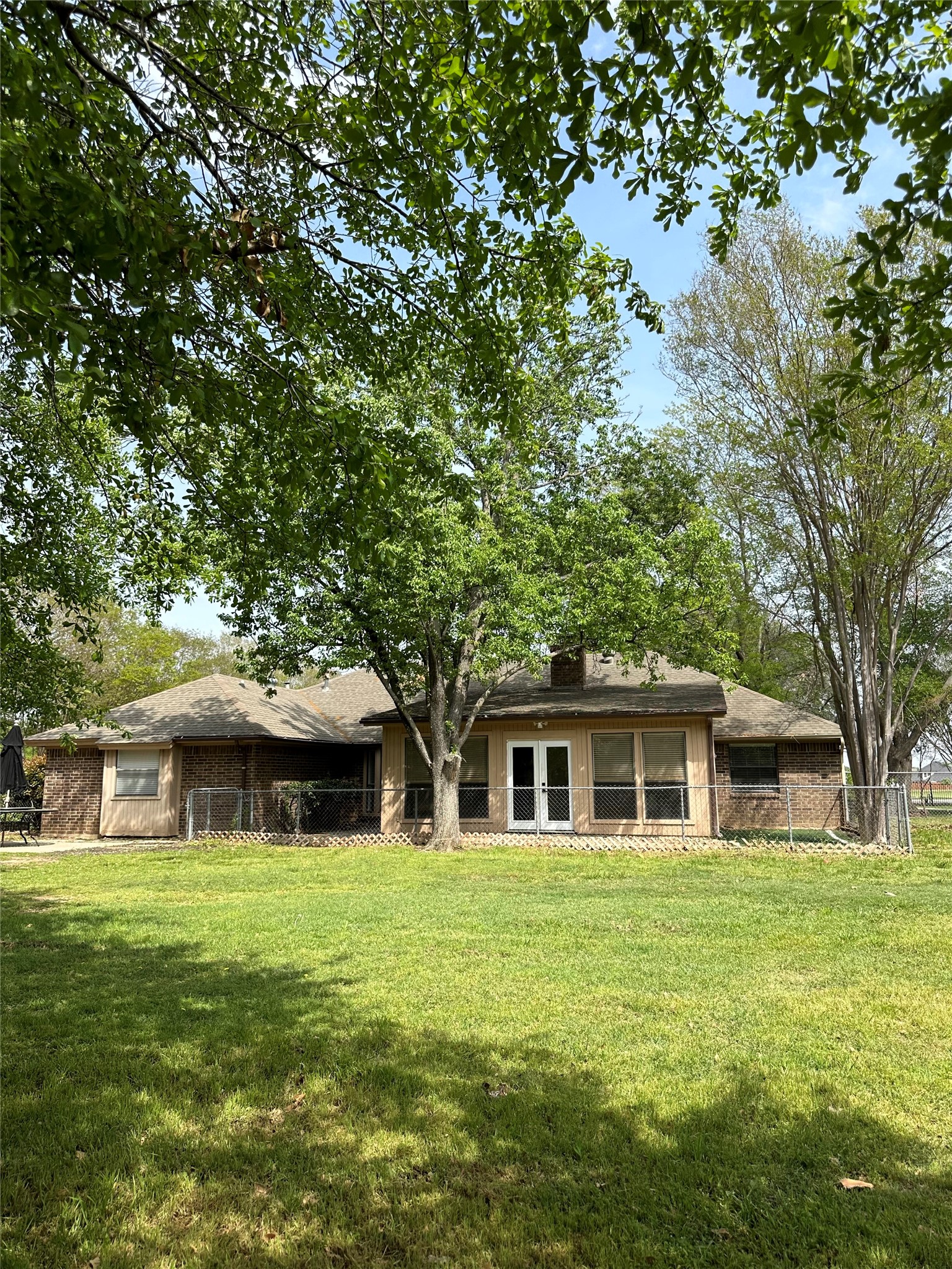 228 S Pearson Lane