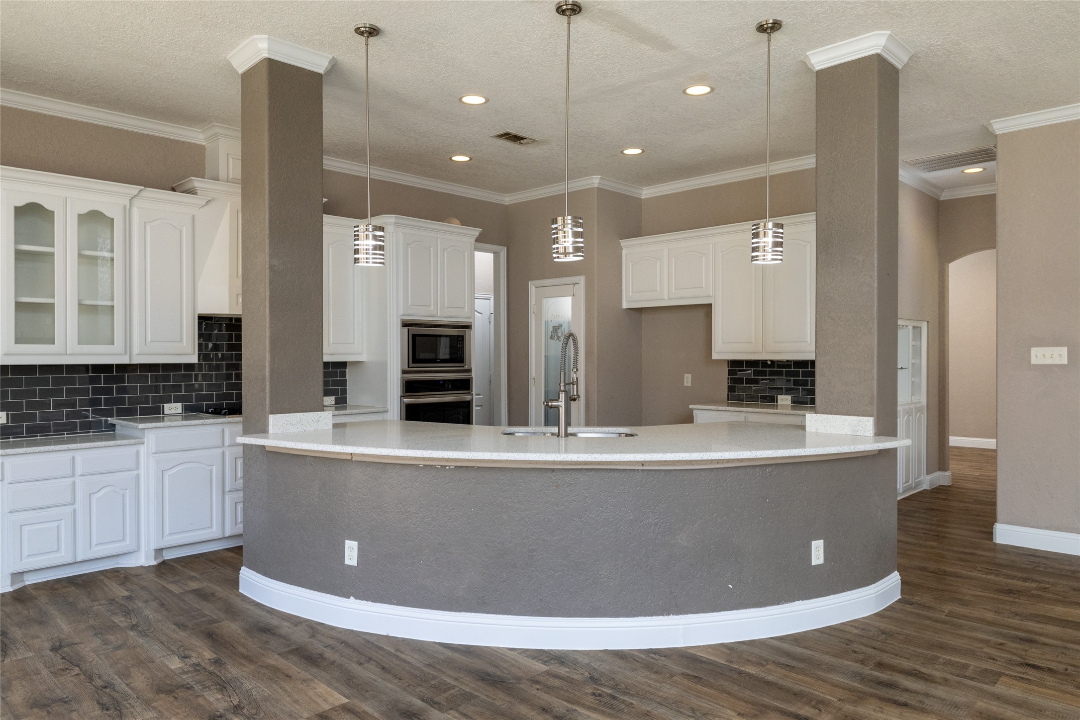 8105 Thornwood Drive