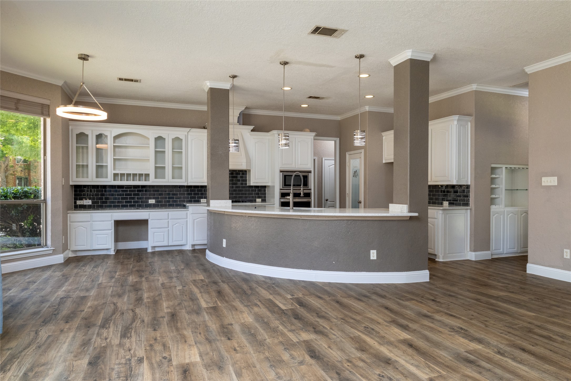 8105 Thornwood Drive