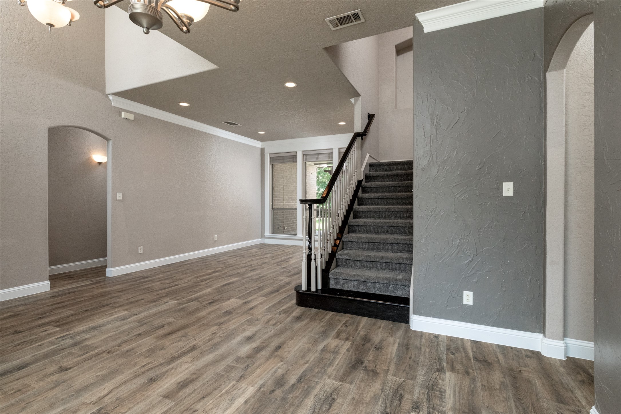 8105 Thornwood Drive