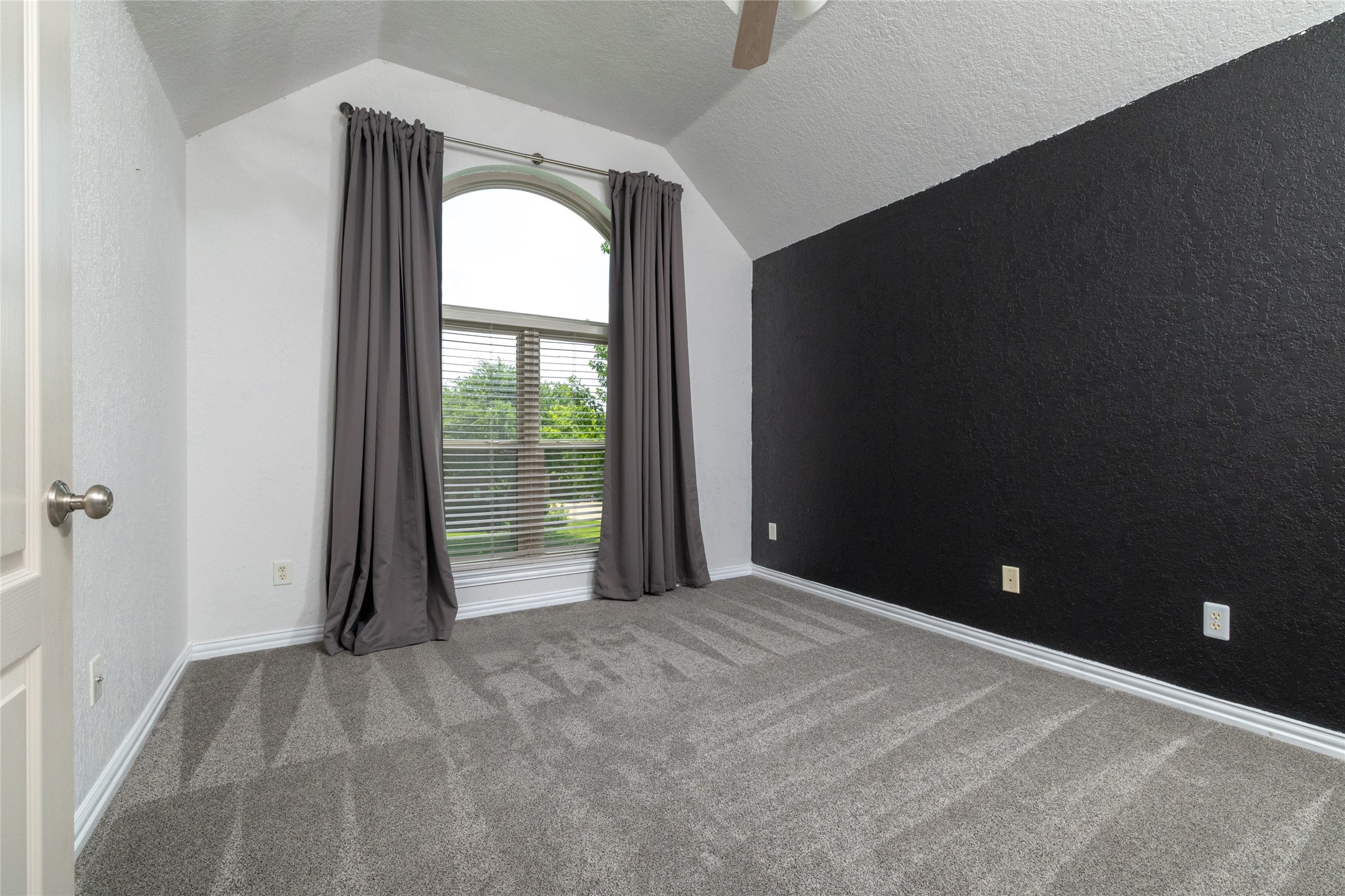 8105 Thornwood Drive