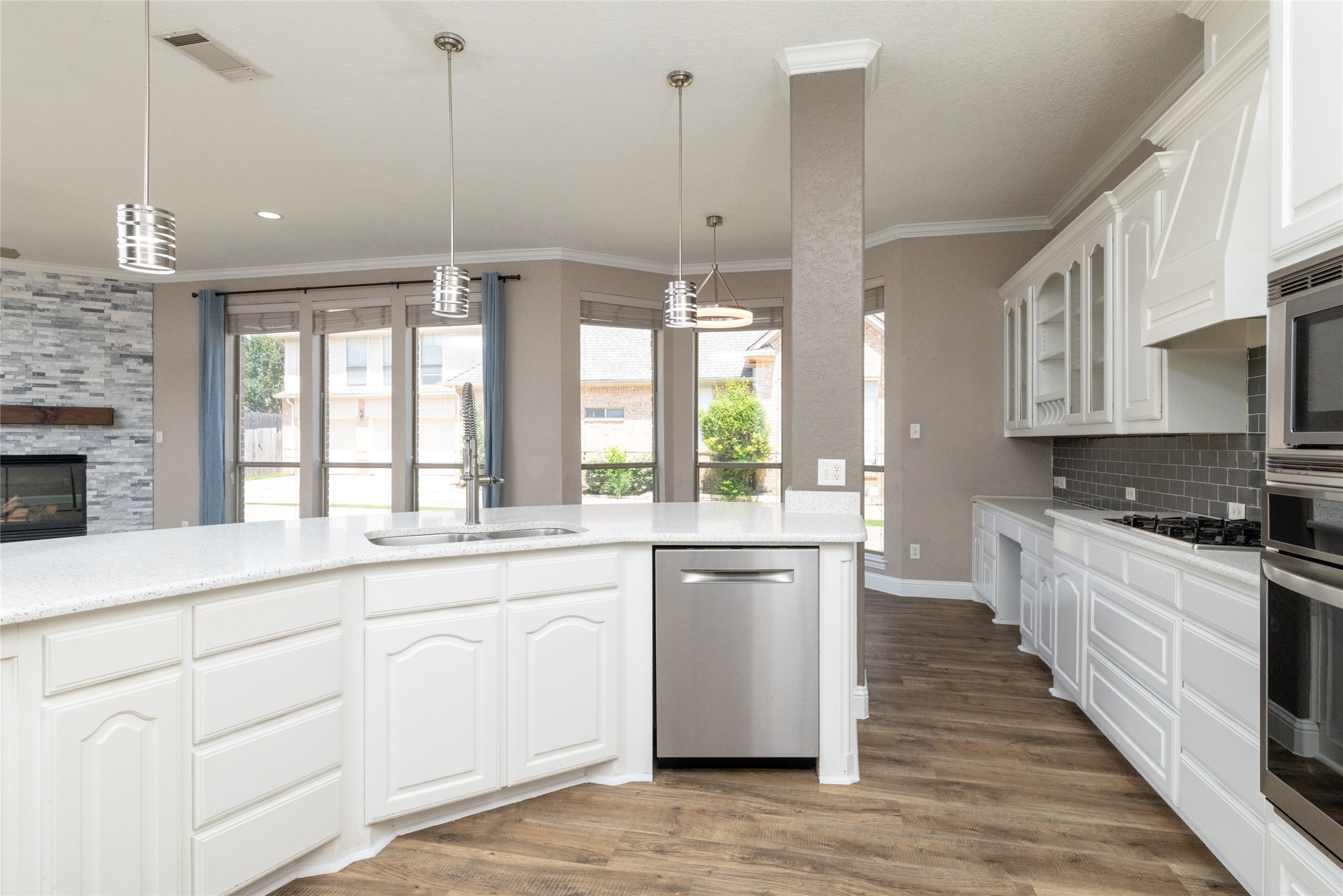 8105 Thornwood Drive
