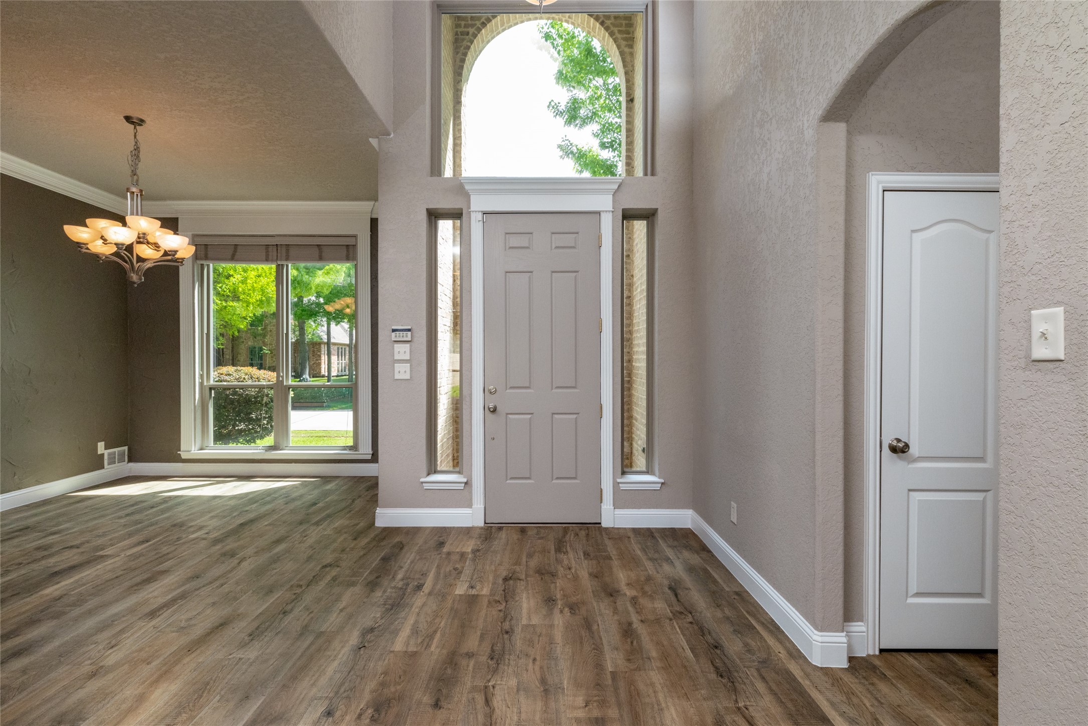 8105 Thornwood Drive