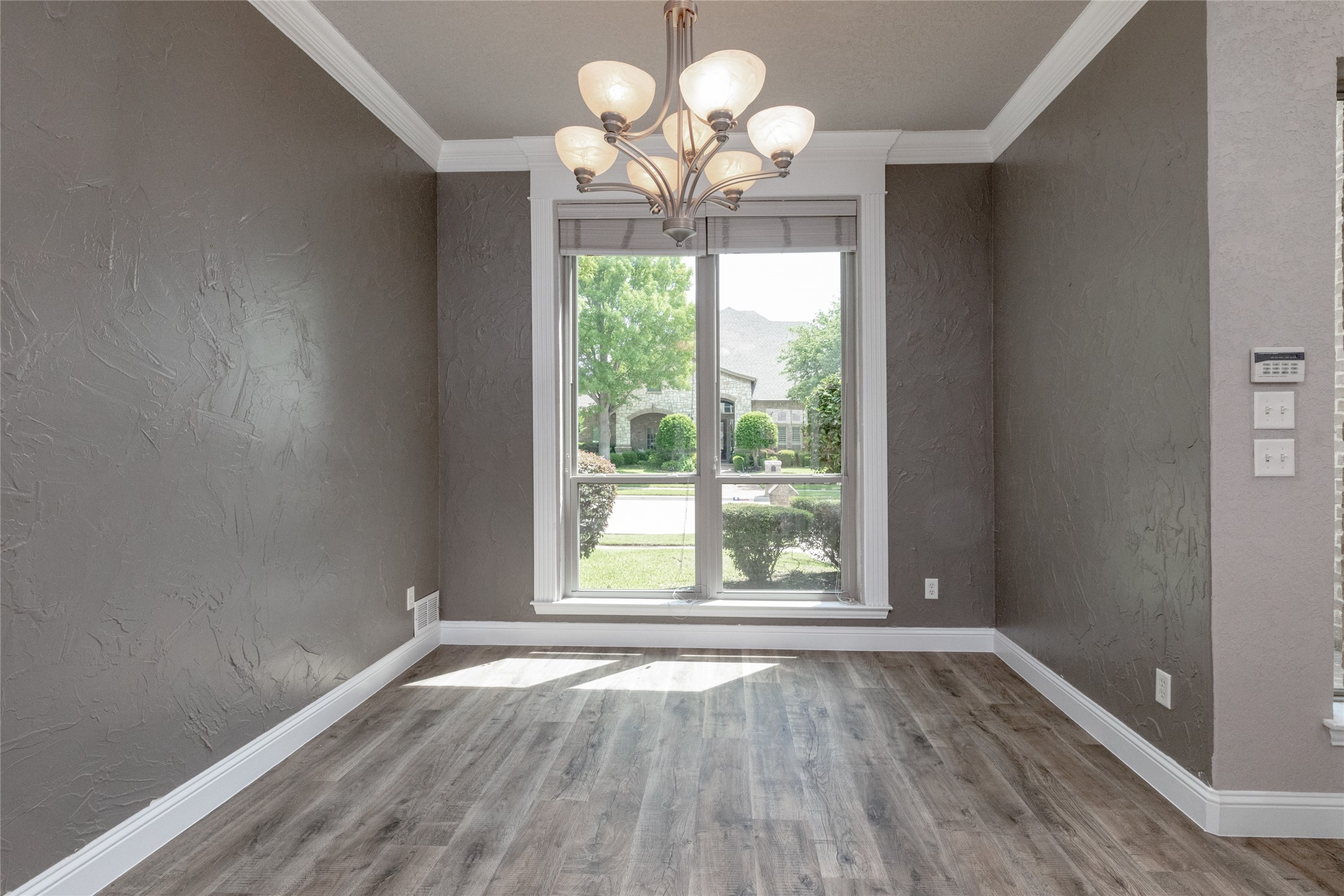 8105 Thornwood Drive