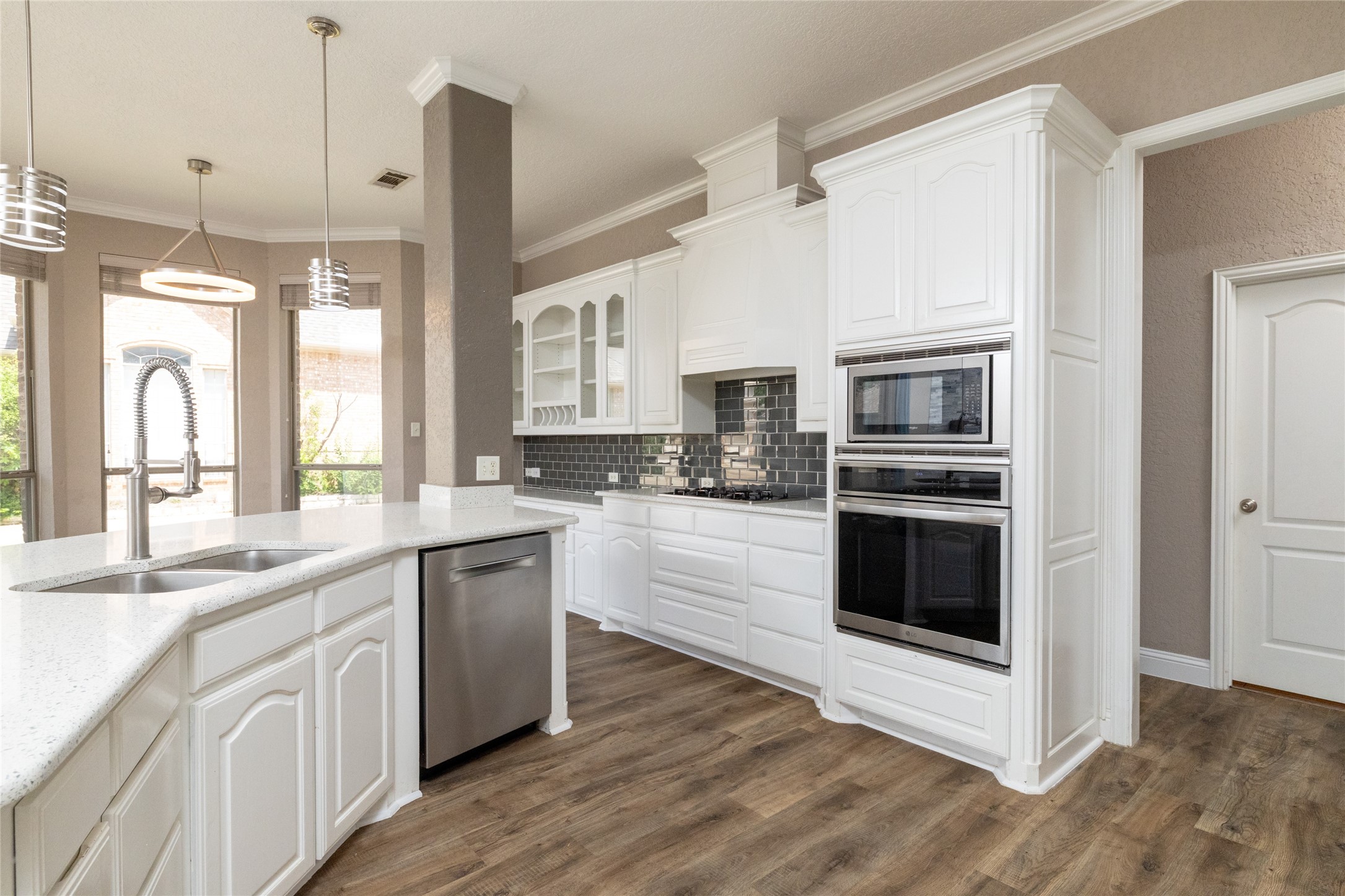 8105 Thornwood Drive