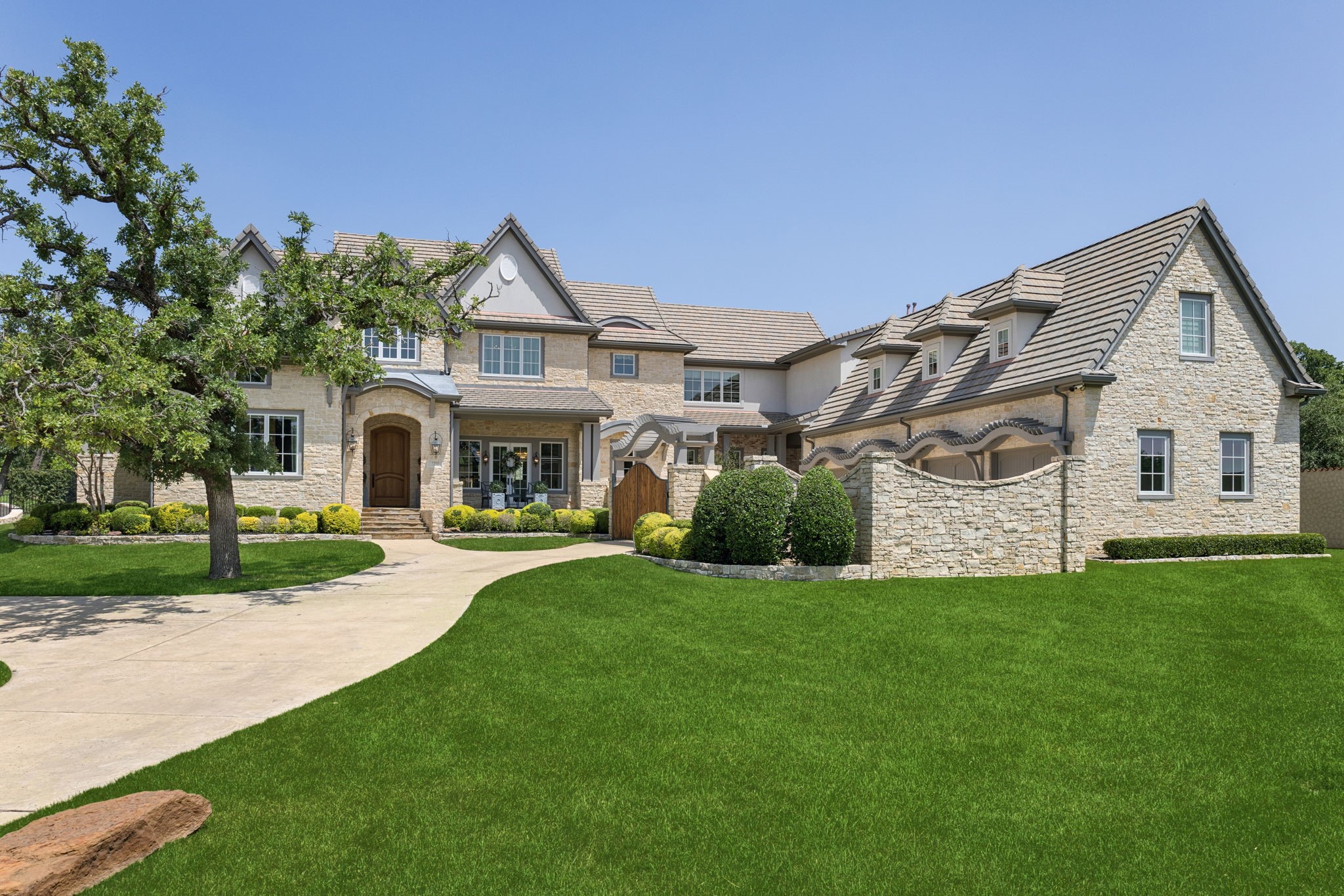 1925 Cielo Court
