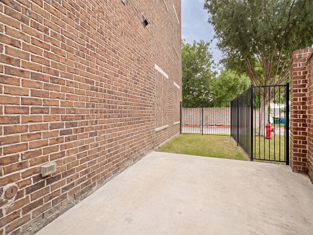 420 Crockett Circle