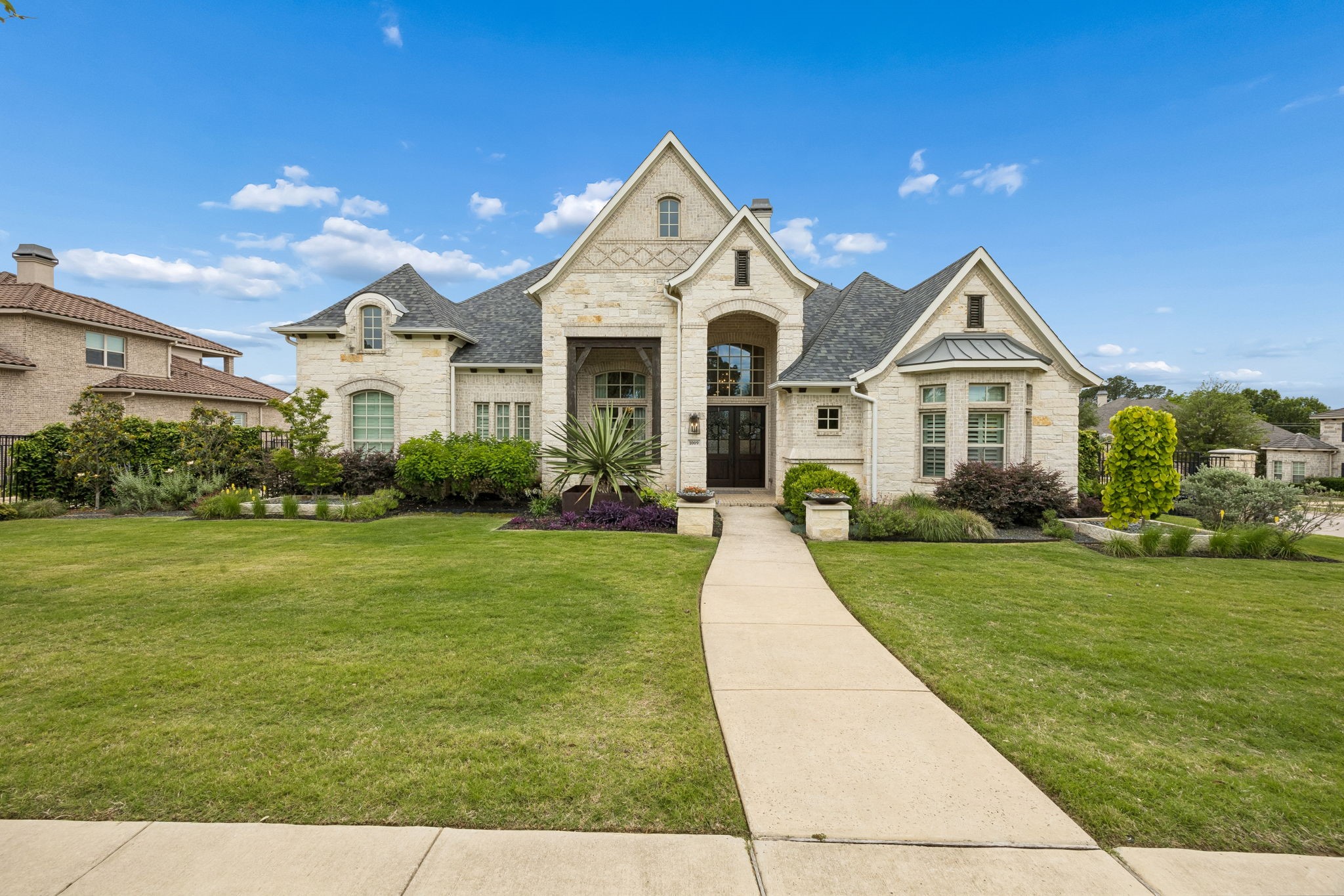1009 Hampton Manor Way
