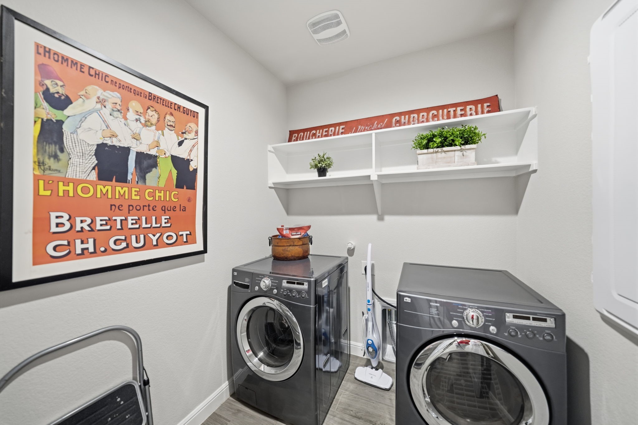 2301 Mockingbird Court