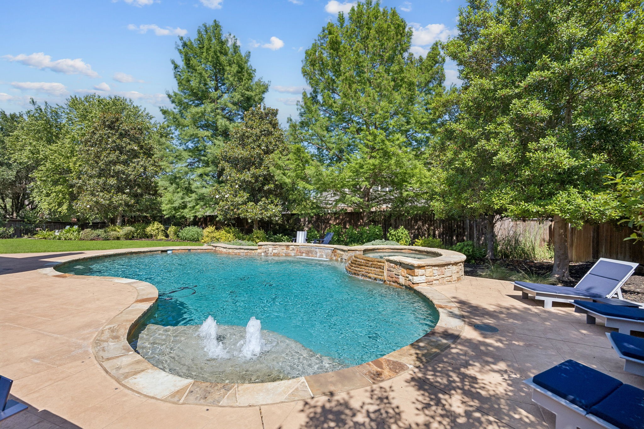 7013 Peters Path